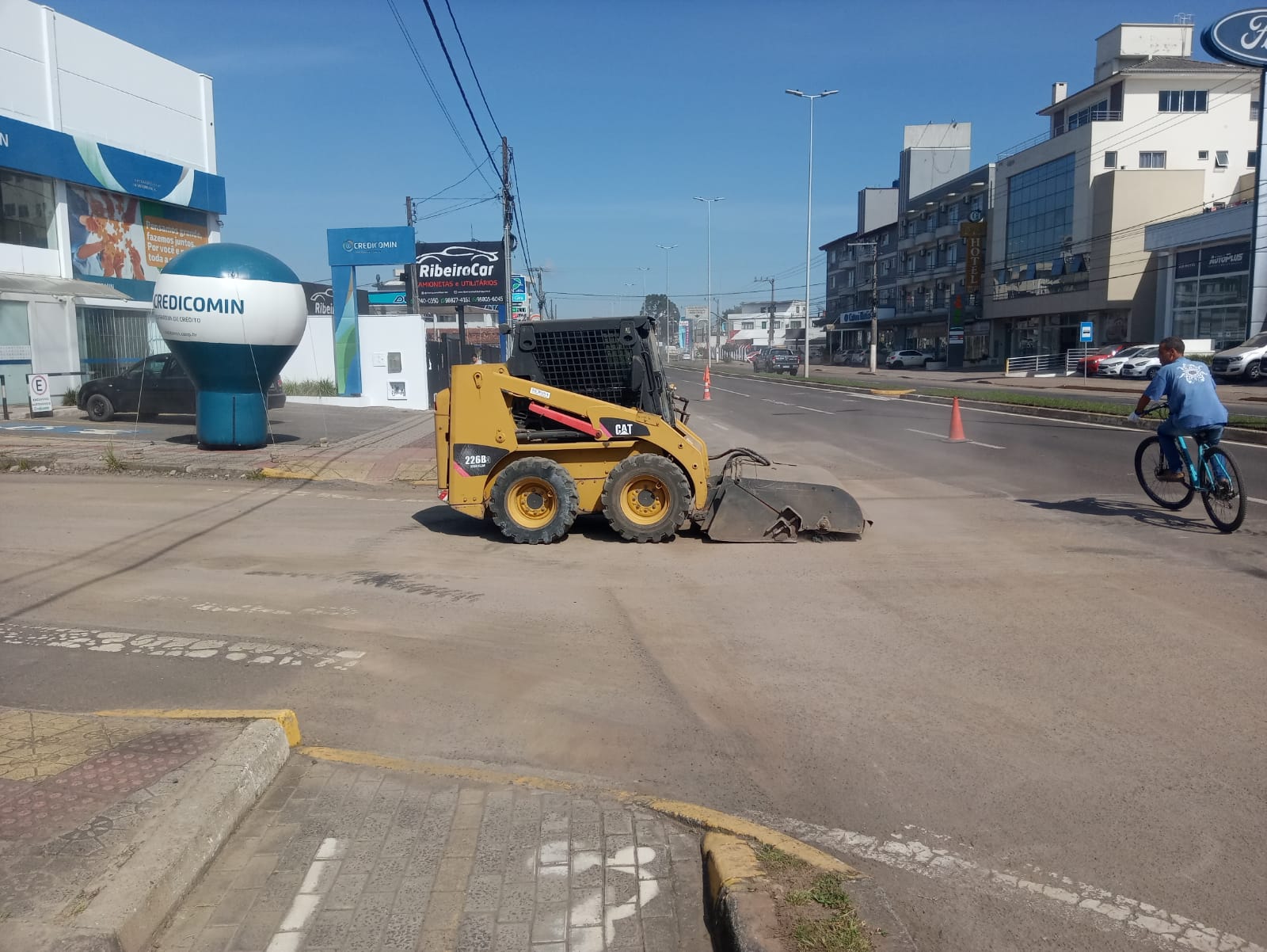 Prefeitura de Lages Secretaria de Serviços Públicos e Meio Ambiente intensifica serviços de limpeza e manutenção urbana