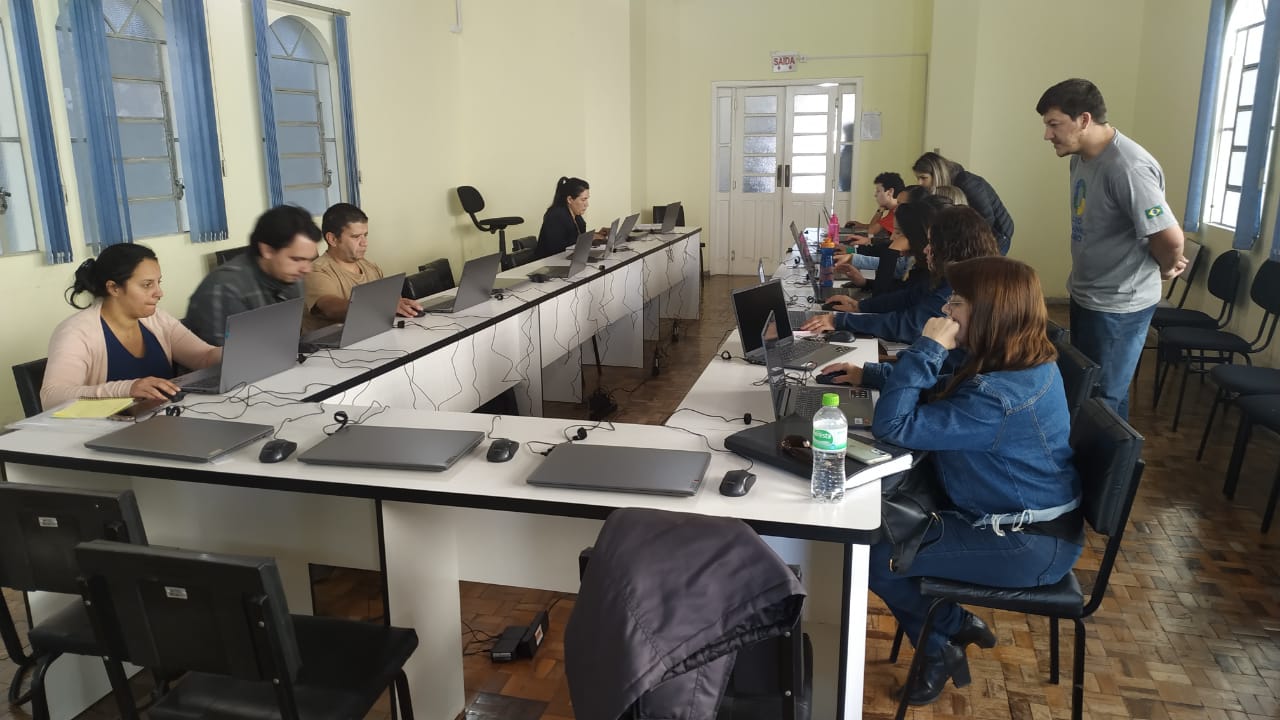 Prefeitura de Lages Profissionais da Educação do município de Lages participam de capacitação 