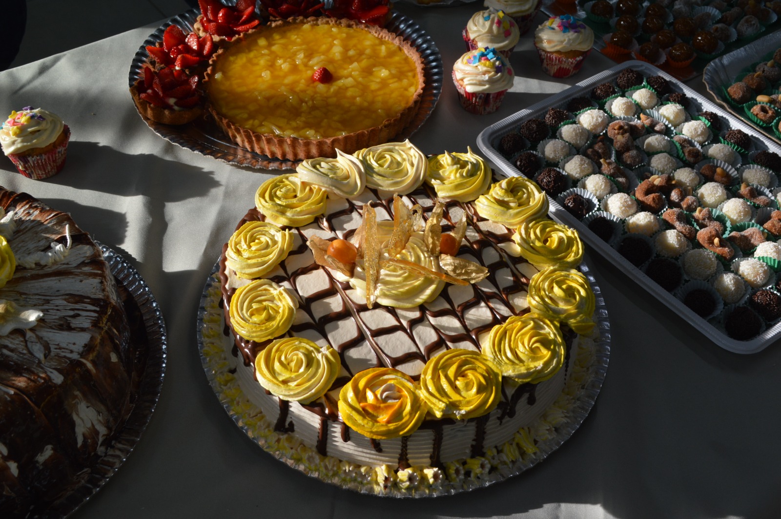 Prefeitura de Lages Nós não vamos passar vontade sozinhos! Oficina de Confeitaria qualifica mão de obra de cozinheiros e encanta pela decoração e sabor 