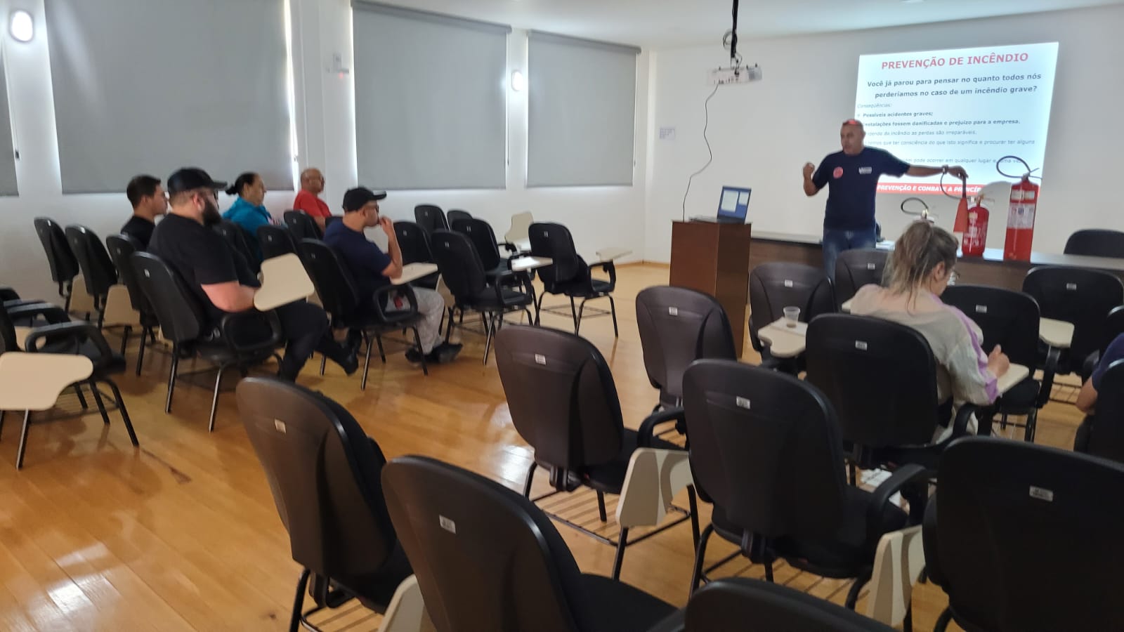 Prefeitura de Lages Colaboradores do Mercado Público de Lages participaram de curso de brigadista