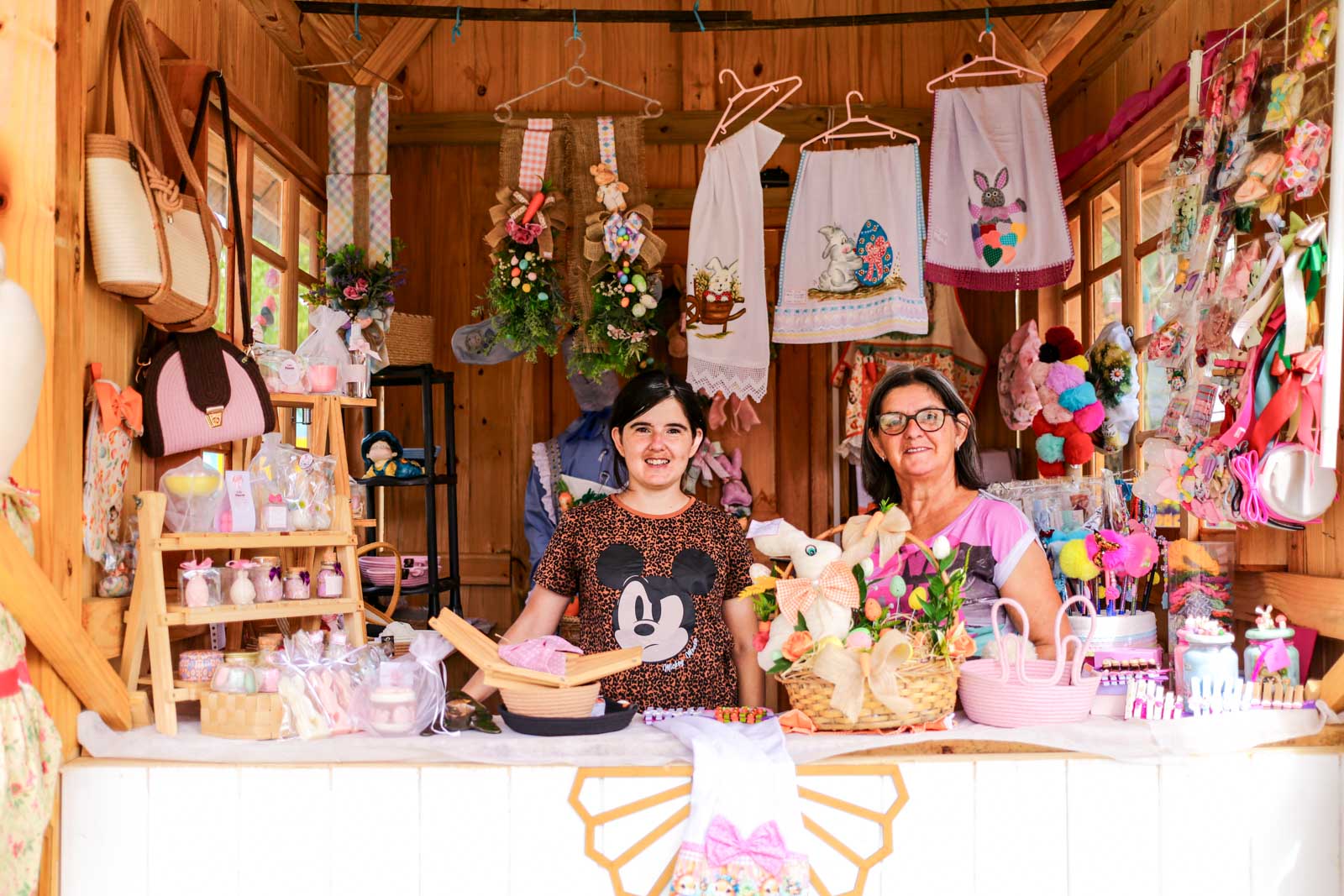 Prefeitura de Lages Feira do Artesanato transforma centro de Lages em um cenário encantado na Doce Páscoa 2026