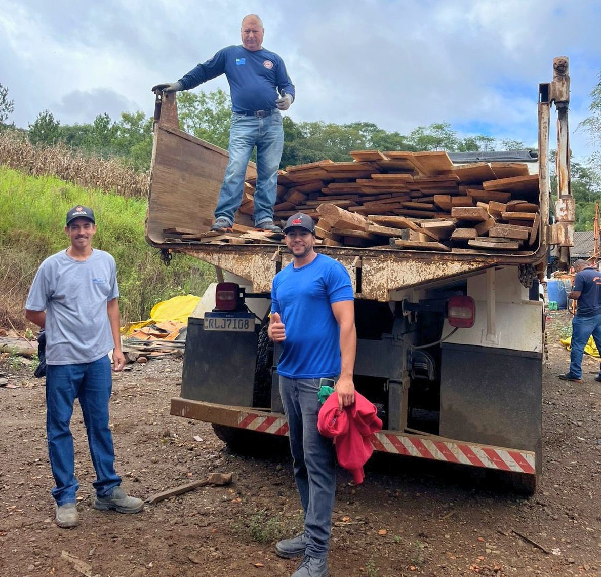 Prefeitura de Lages Prefeitura de Lages destina madeira apreendida para ações habitacionais