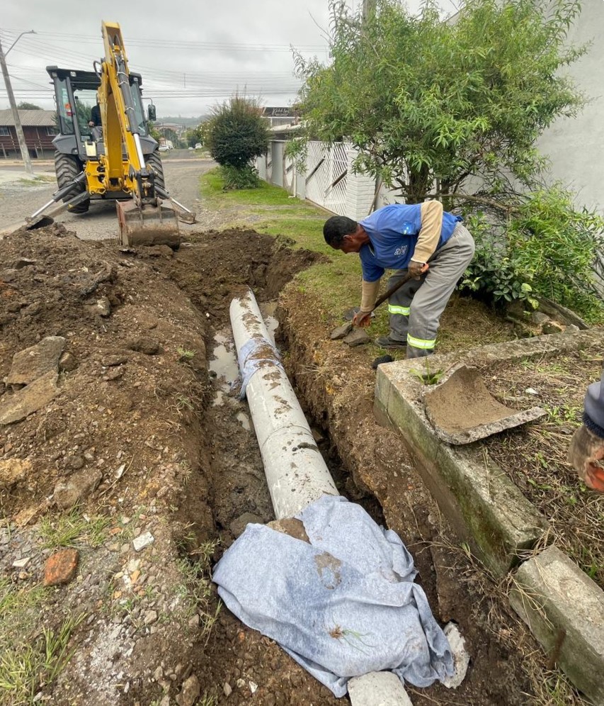 Prefeitura de Lages Município amplia drenagem pluvial com ações contínuas e mais de sete bairros são atendidos em abril 
