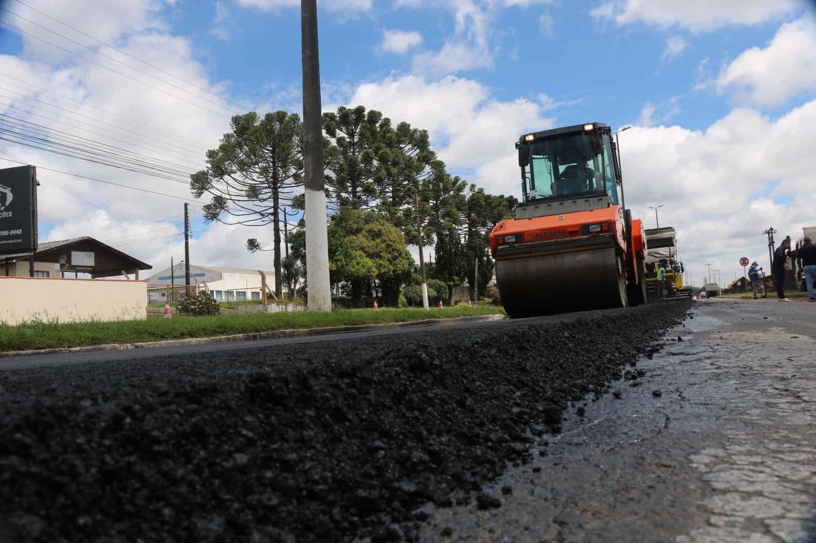 Prefeitura de Lages Pavimenta + Lages ultrapassa marca de 40 mil toneladas de massa asfáltica aplicadas em apenas 18 meses
