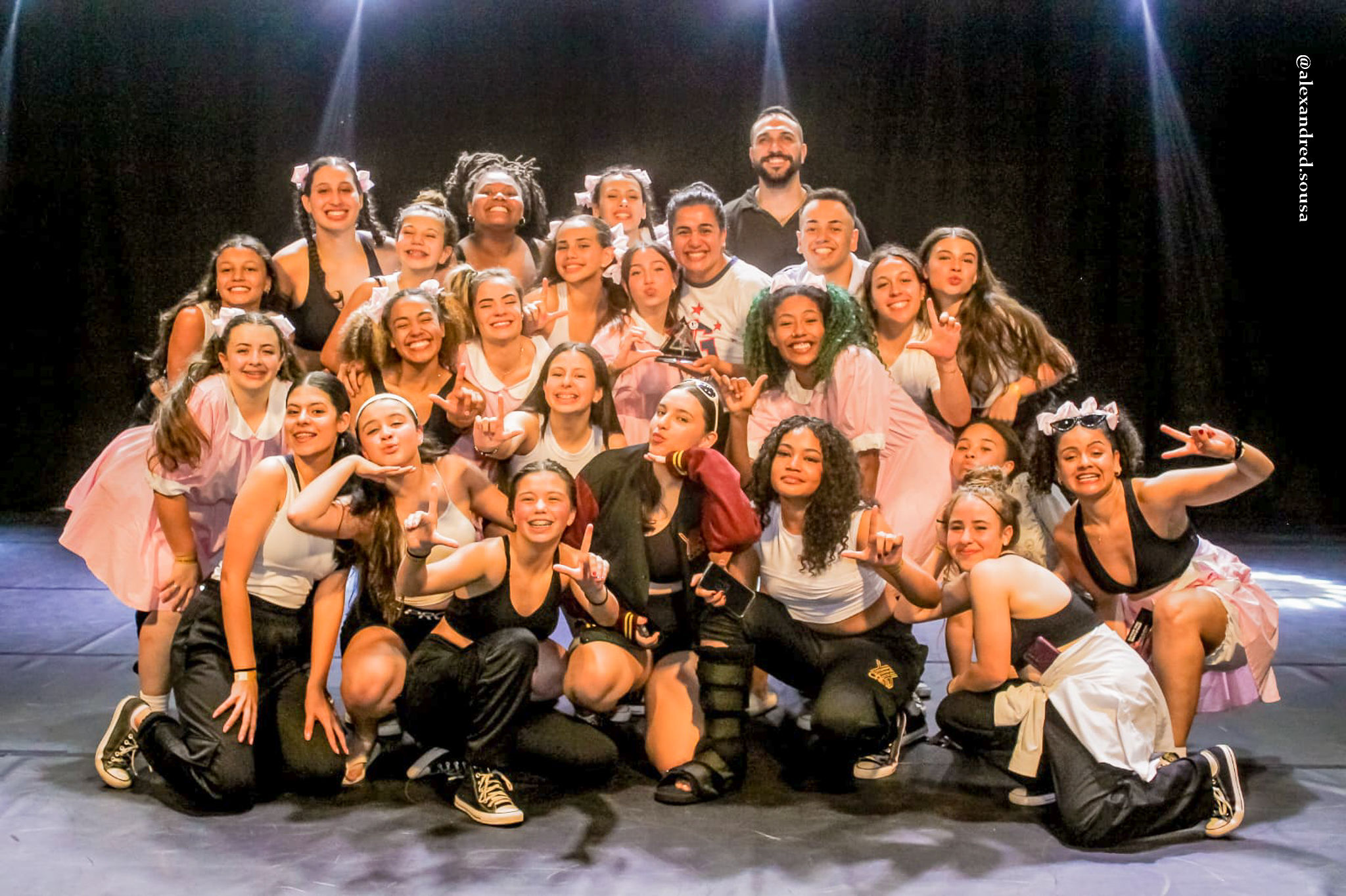Prefeitura de Lages Mais troféus para Lages com o Street Dance da Escola de Artes