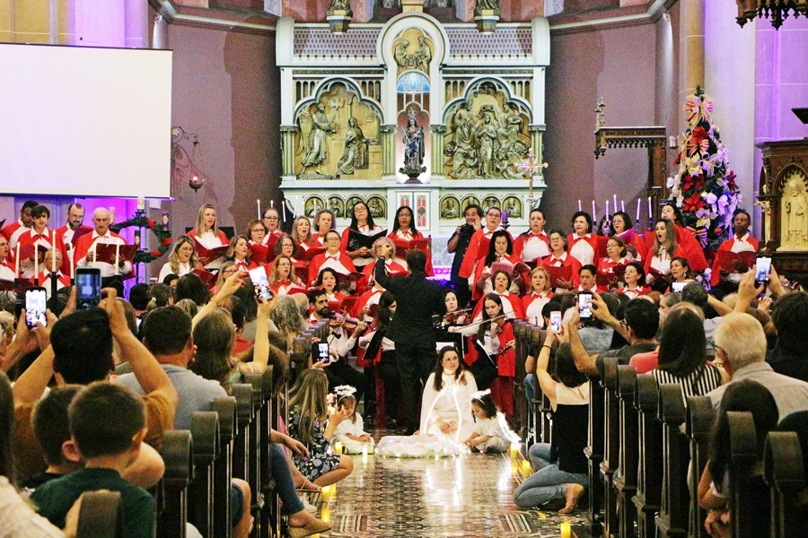 Prefeitura de Lages 13ª noite de Natal Felicidade abre espaço para talento dos alunos da Escola de Artes, Programa Lages Melhor, Yeshua e concerto da Orquestra Sinfônica de Lages