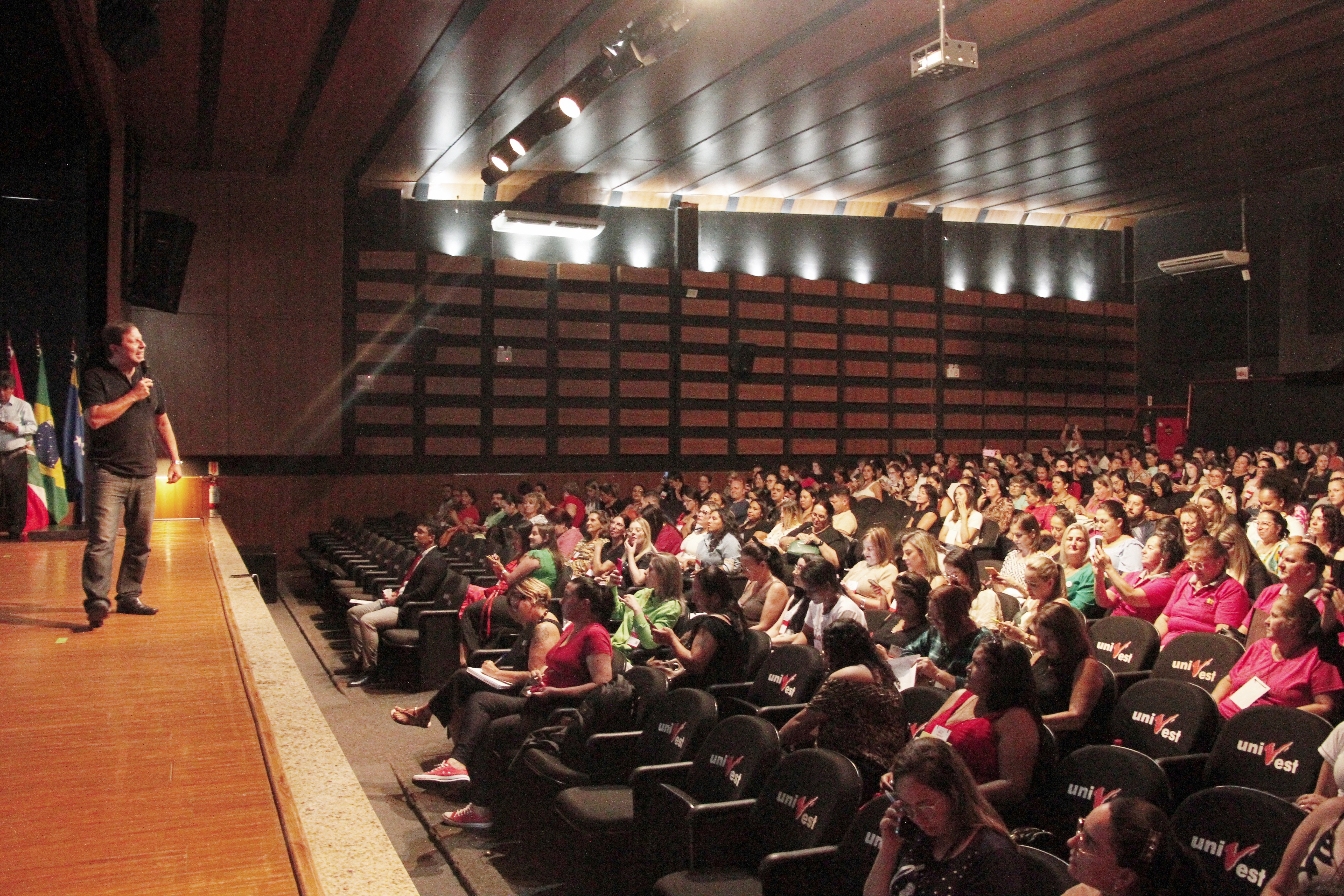Prefeitura de Lages Lages sedia Congresso Estadual para Conselheiros Tutelares e Atores do Sistema de Garantias de Direitos Humanos de Crianças e Adolescentes de 19 a 22 de fevereiro 