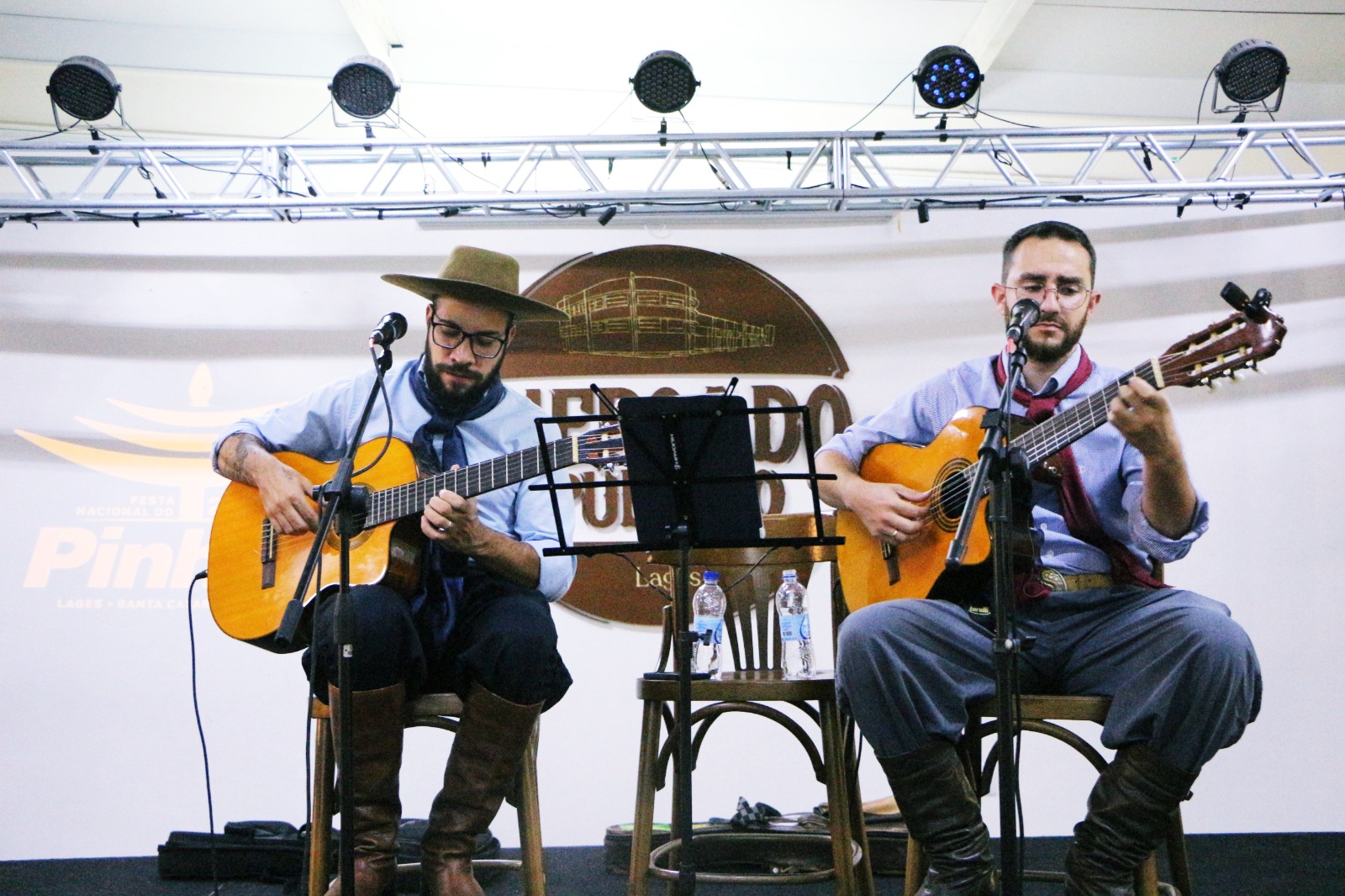 Prefeitura de Lages Jurados se reúnem na primeira noite de seleção das composições que subirão ao palco das Sapecadas