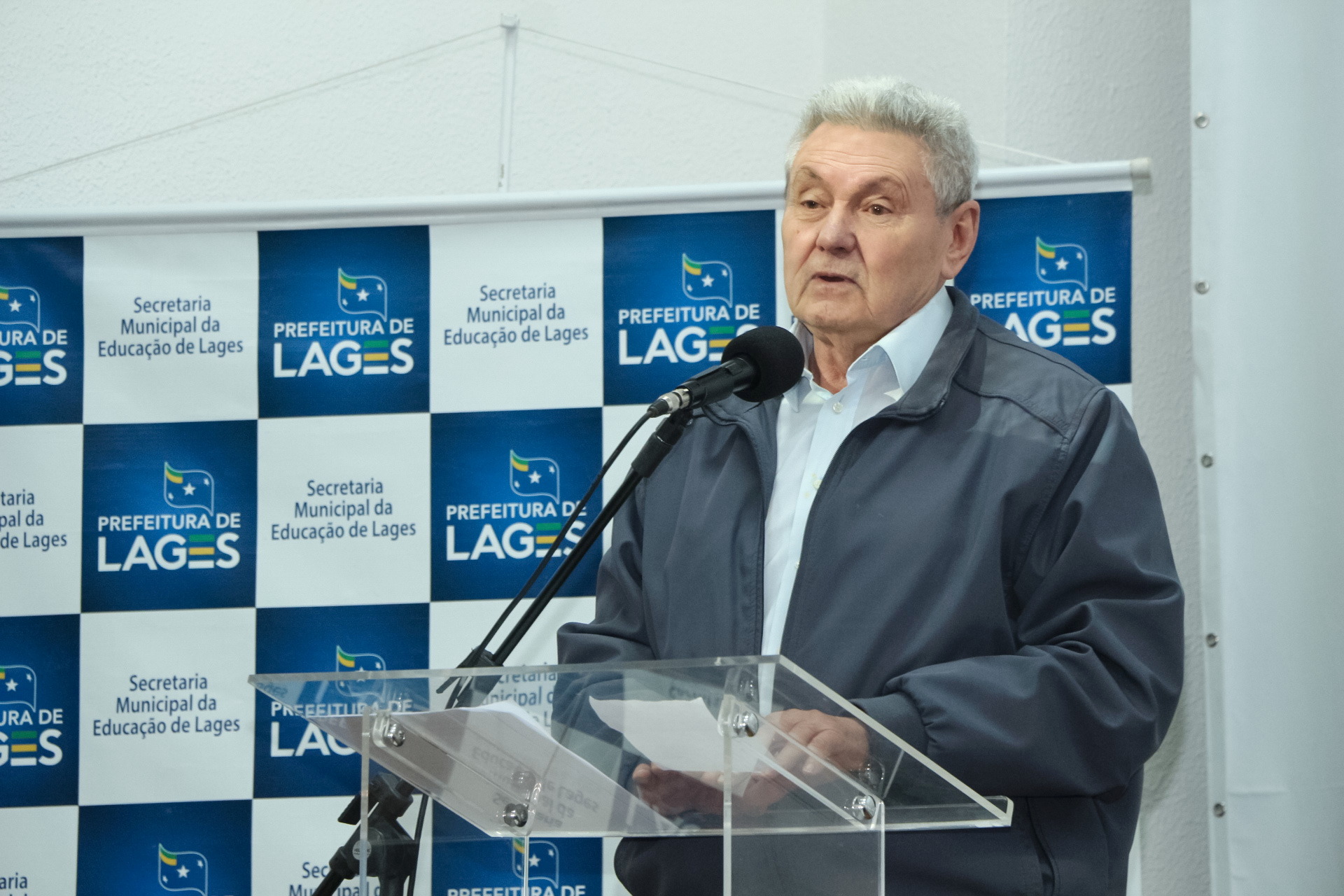 Prefeitura de Lages Educação municipal de Lages entrega ordens de serviço para obras em duas quadras esportivas