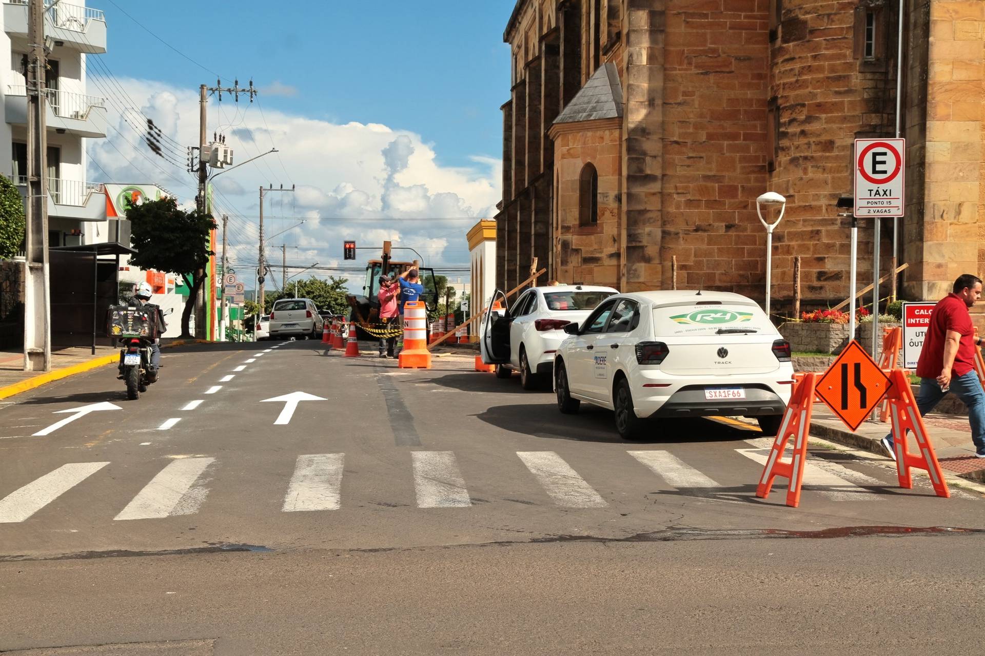 Prefeitura de Lages Trânsito: Interdição de parte da via e toda a calçada de um dos lados da rua Frei Gabriel deve ter maior atenção com a volta à rotina escolar a partir dos próximos dias
