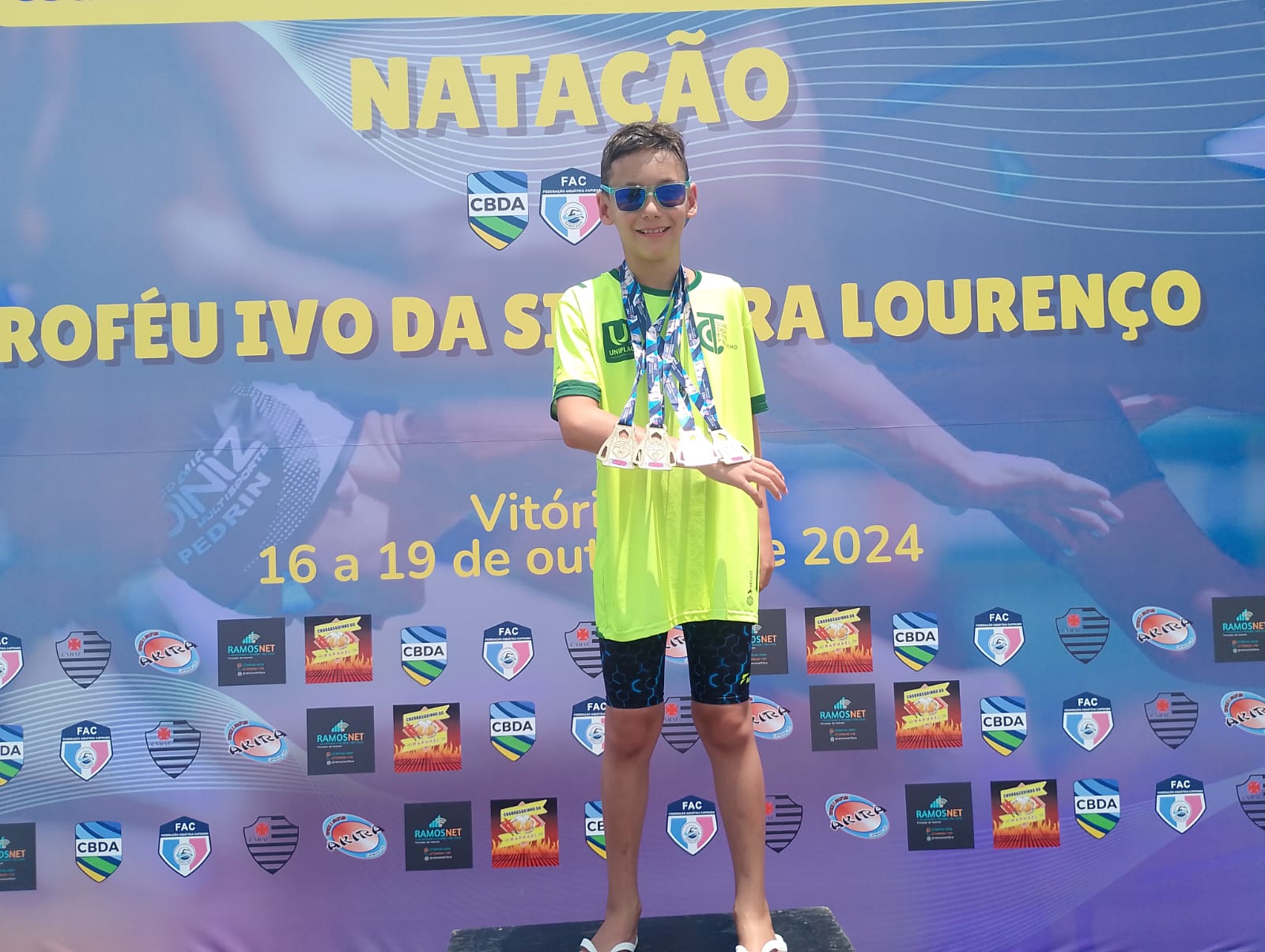 Prefeitura de Lages Miguel, o anjo de asas mágicas em voos debaixo d’água emerge para brilhar - Um mergulho cheio de orgulho e um peito forrado de medalhas douradas 