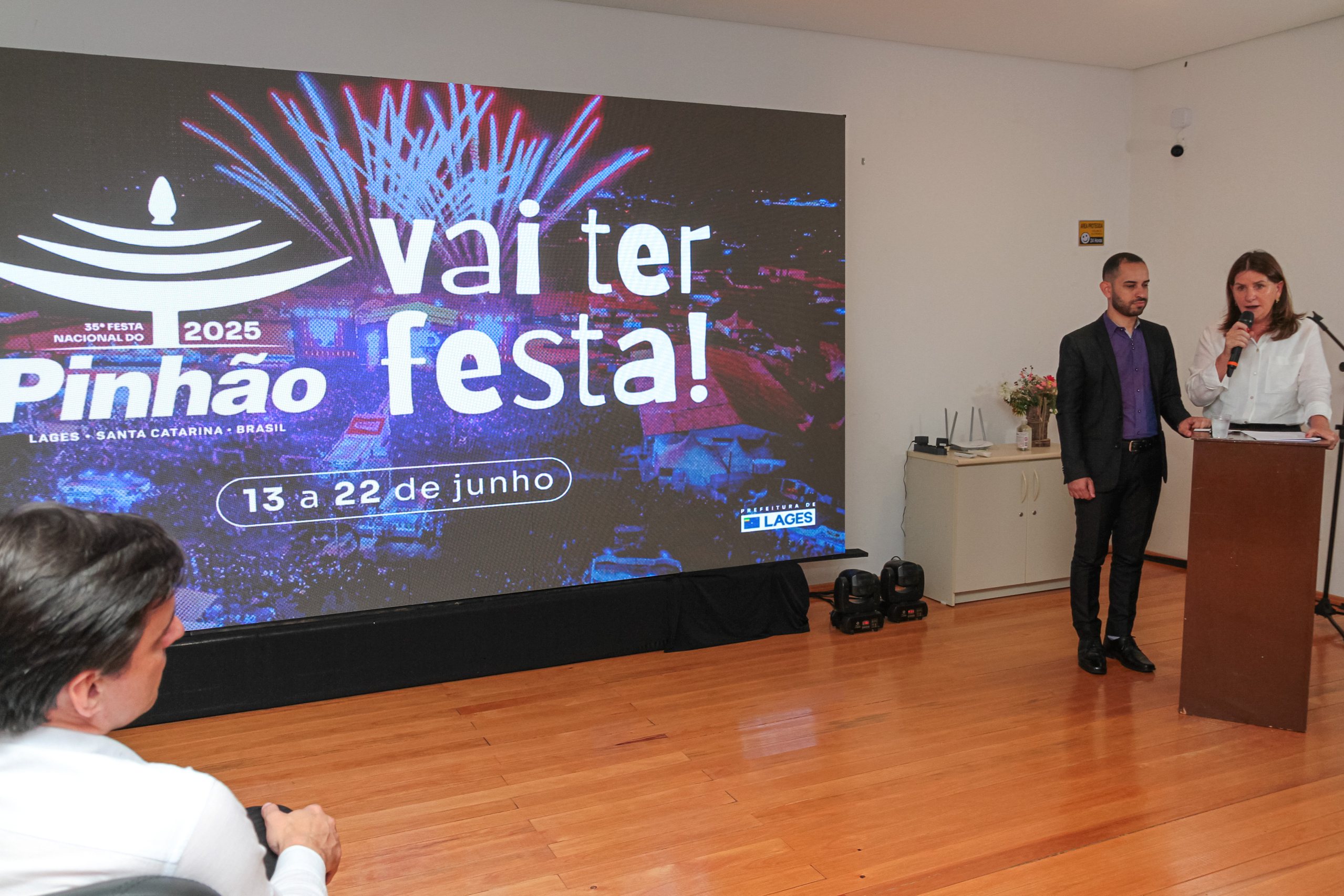 Prefeitura de Lages Prefeita Carmen anuncia edital para a 35ª Festa Nacional do Pinhão      