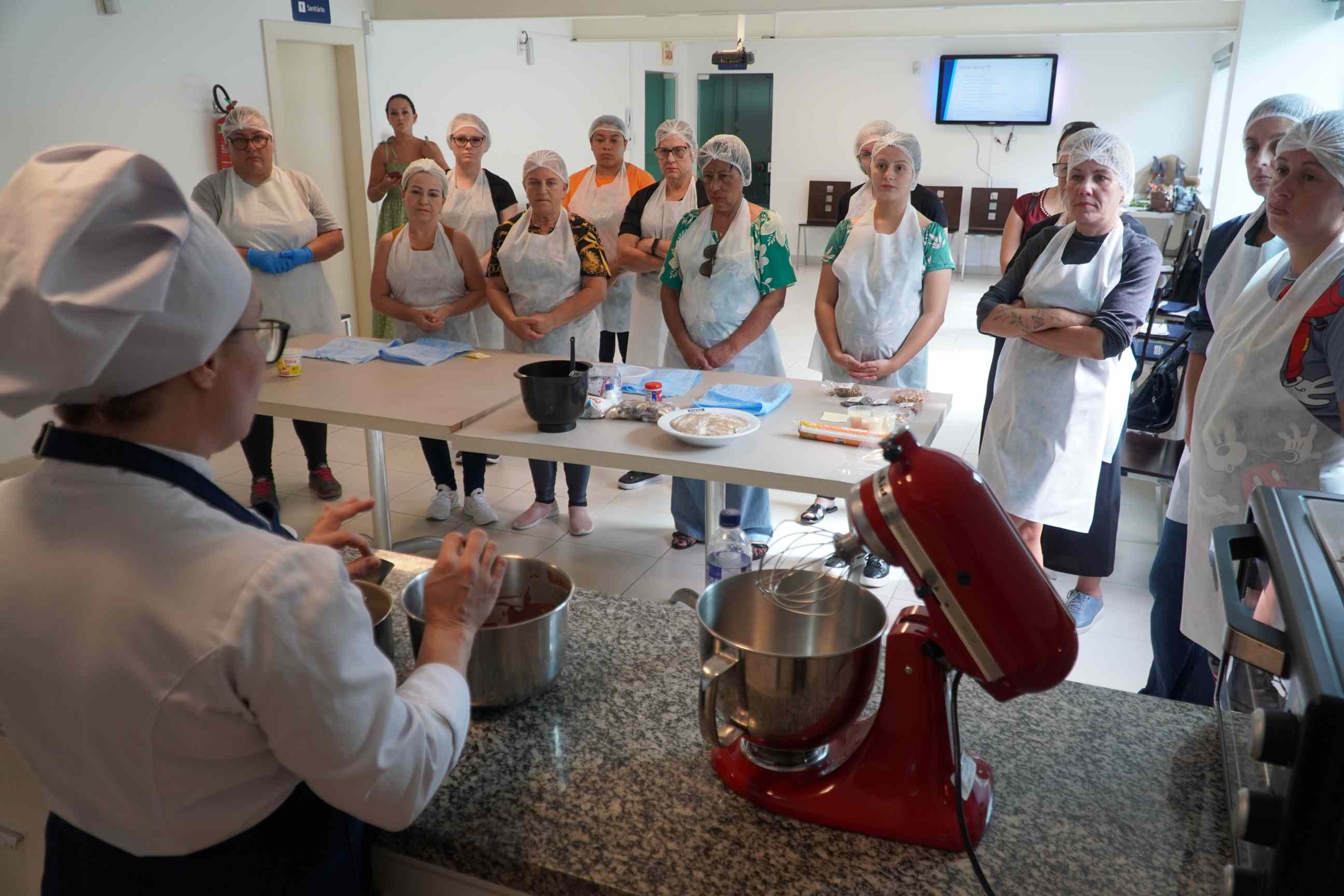 Prefeitura de Lages Curso de produções para a Páscoa desperta o interesse pelo empreendedorismo feminino em Lages   