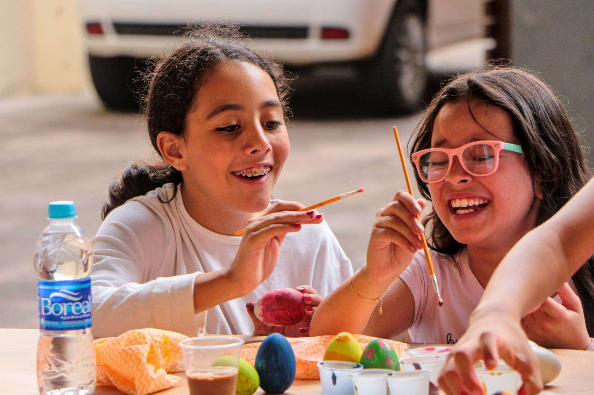 Prefeitura de Lages Doce Páscoa: Alunos irão pintar mais de oito mil ovos para decorar árvores da Praça João Costa