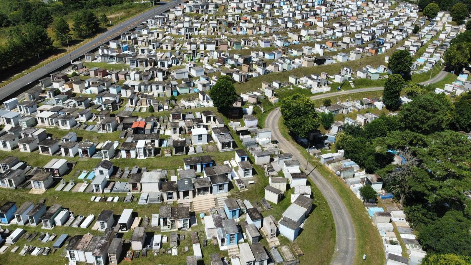 Prefeitura de Lages Serviços Públicos notifica responsáveis por jazigos em estado de abandono