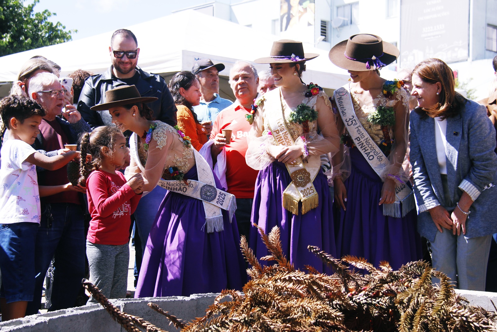 Prefeitura de Lages Tradição, Música e Sabor: Lages celebra com grande festa a Colheita do Pinhão 2025