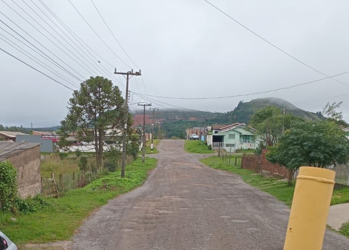 Prefeitura de Lages Reforço nos bairros: Equipe emergencial trabalha na melhoria de ruas não pavimentadas   