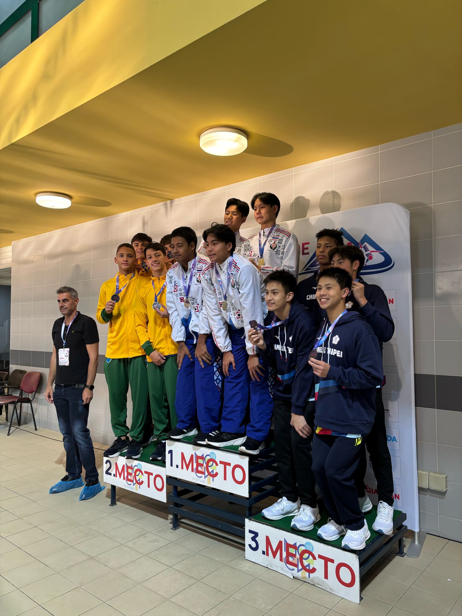 Prefeitura de Lages Gabriel Nerbass conquista prata no Mundial Escolar de Natação na Sérvia