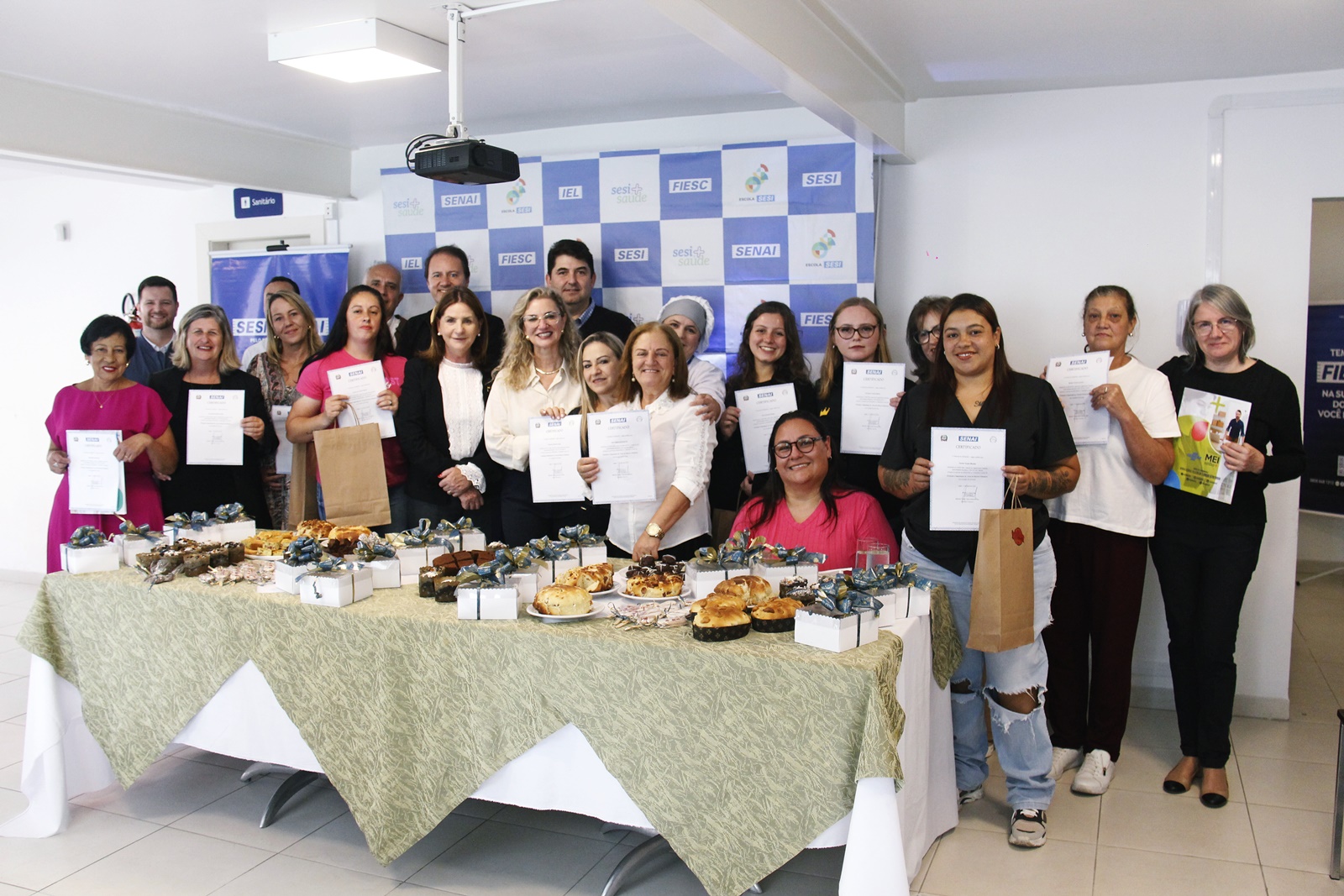 Prefeitura de Lages Encerrado com sucesso o curso de produções para a Páscoa   