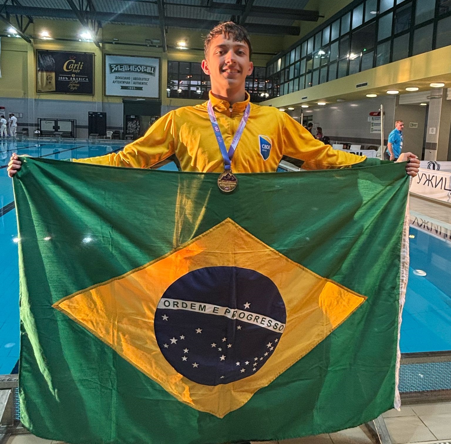 Prefeitura de Lages Gabriel Nerbass conquista quatro medalhas no Mundial Escolar de Natação na Sérvia