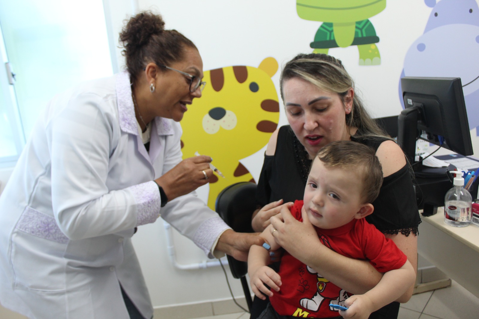Prefeitura de Lages Em Lages, mais de 6,6 mil doses de vacina contra a gripe já foram aplicadas