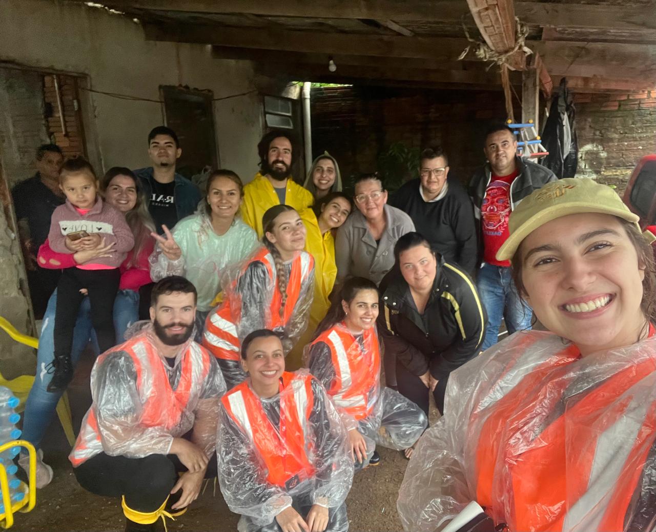 Prefeitura de Lages A Páscoa real! É hora de renascer! No Rio Grande do Sul e na Ilha de Marajó - Pessoas comuns, servas de Jesus na Terra, colocam em prática o verdadeiro sentido da Páscoa: A benevolência incondicional