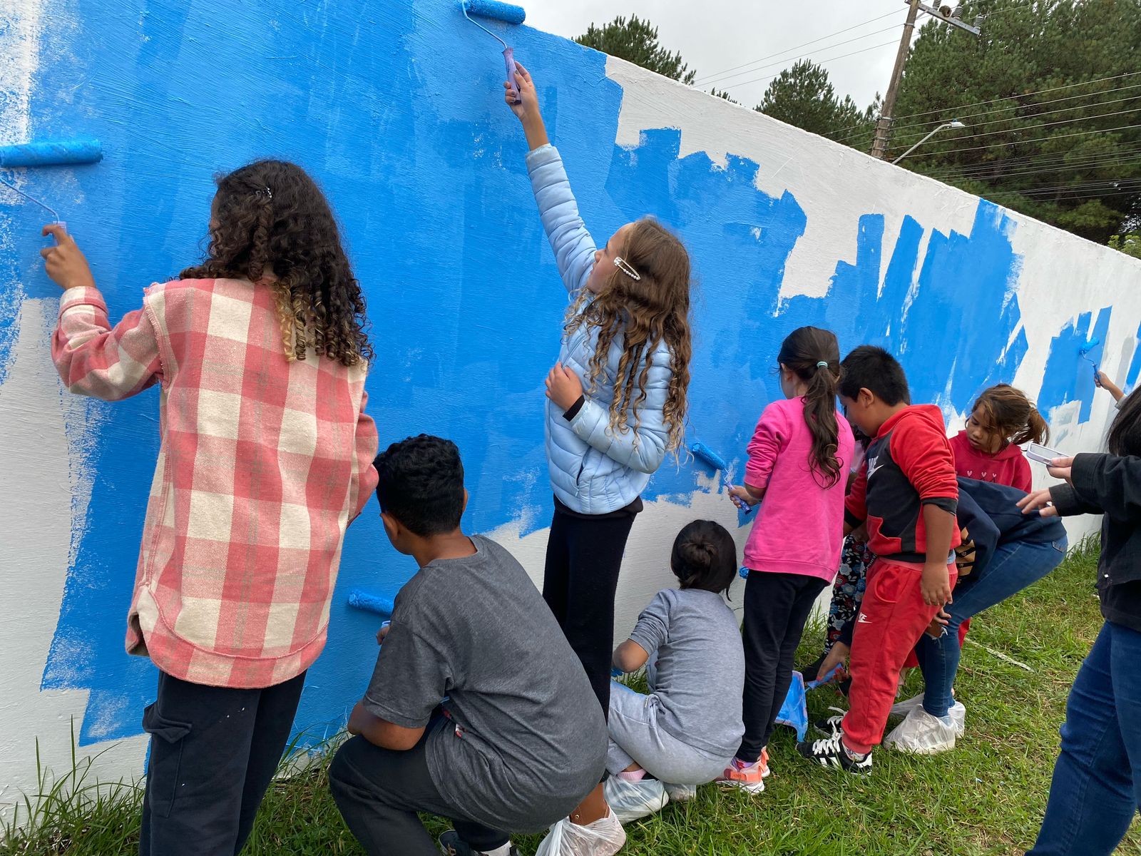 Prefeitura de Lages Mais de 600 crianças e adolescentes atendidos pela Assistência Social grafitam muros de três CRAS e da Praça do CEU através do projeto Grafhixarte