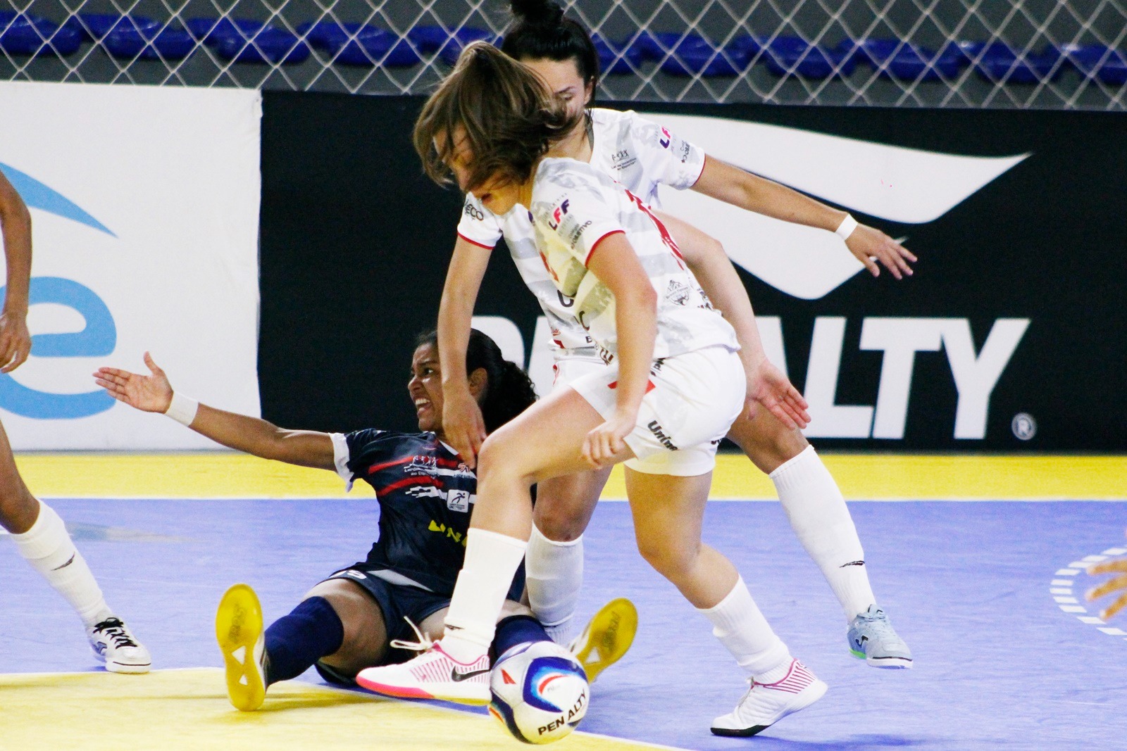 Prefeitura de Lages Supercopa de Futsal: Semifinais definidas com Taboão Magnus, Resenhas, Adef e ADTB. Leoas da Serra se despede da competição, apesar de vitória na estreia