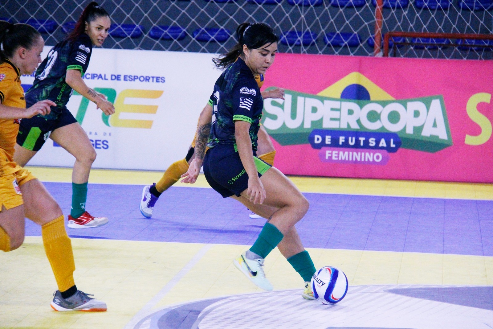 Prefeitura de Lages Taboão Magnus e Adef de Brasília decidem neste domingo de Páscoa em Lages, a Supercopa de Futsal Feminino