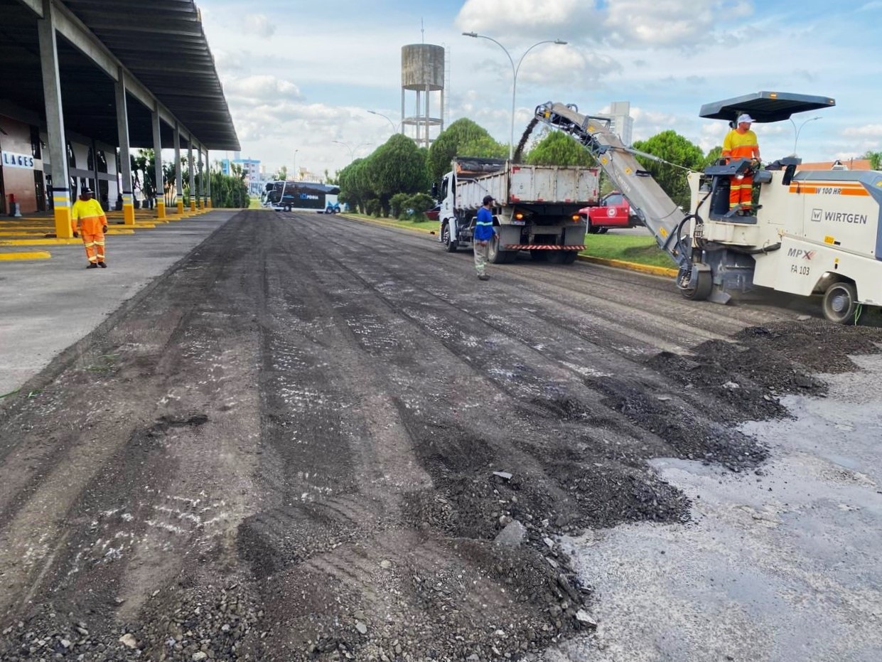 Prefeitura de Lages Rodoviária de Lages passa por revitalização do pavimento asfáltico