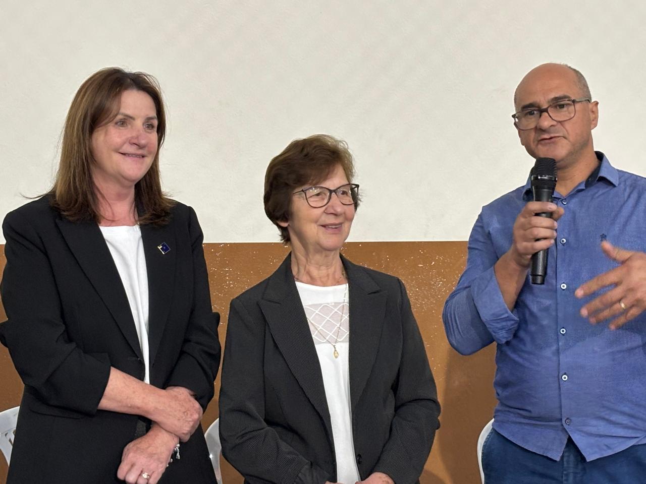 Prefeitura de Lages Prefeitura de Lages faz cessão de uso de quadra modular para a Irmandade Nossa Senhora das Graças