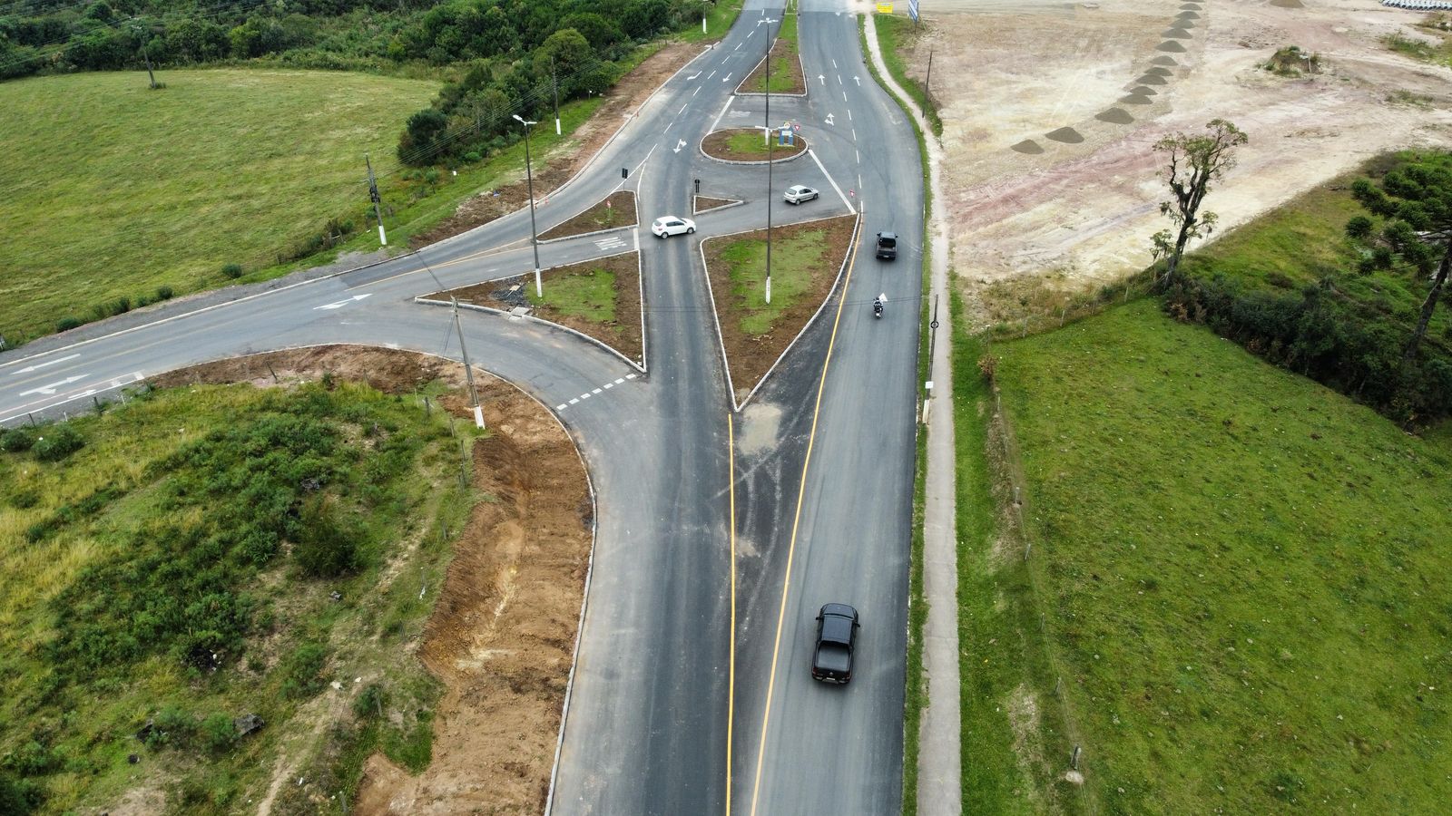 Prefeitura de Lages Obras concluídas: Avenida Luiz de Camões tem novo asfalto, redes de drenagem e acessos remodelados