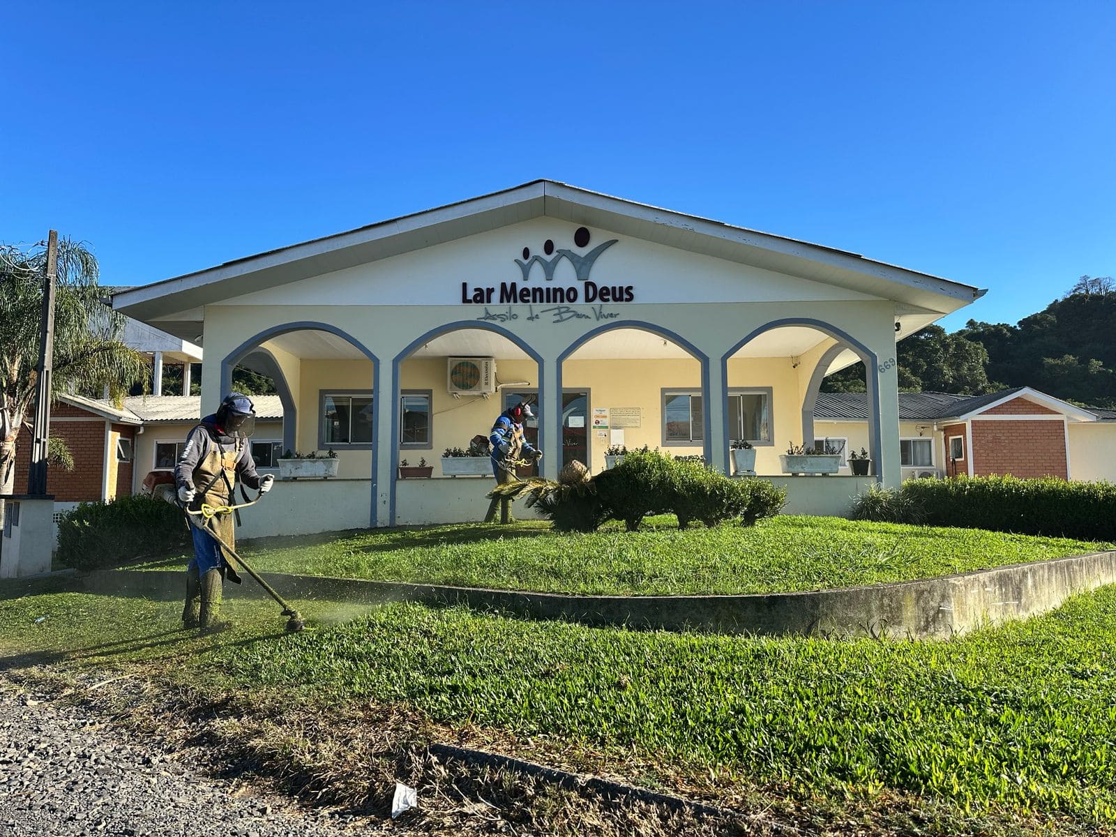 Prefeitura de Lages Serviços Públicos avança com ações de limpeza e manutenção em vários bairros