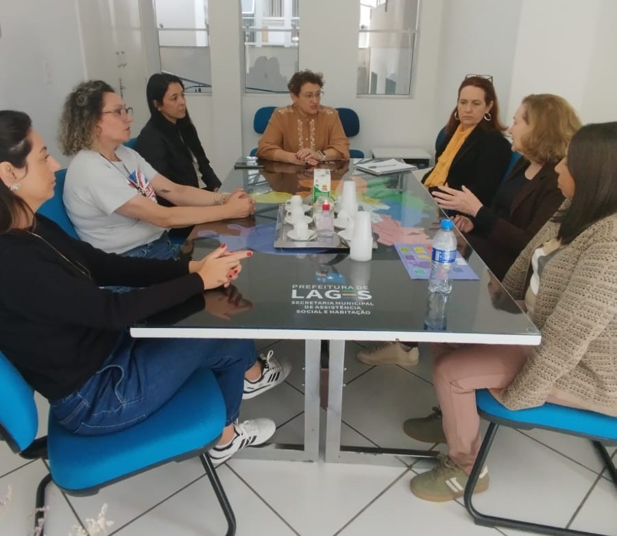 Prefeitura de Lages Referência para cidades: Jaraguá do Sul visita equipamentos da Assistência Social de Lages e conhece sistema de atendimento