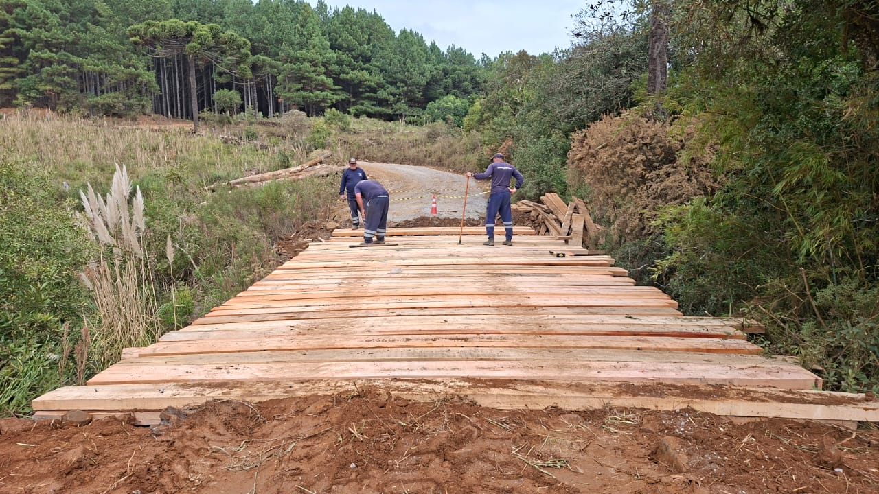 Prefeitura de Lages Secretaria da Agricultura construiu dez pontes de madeira neste ano