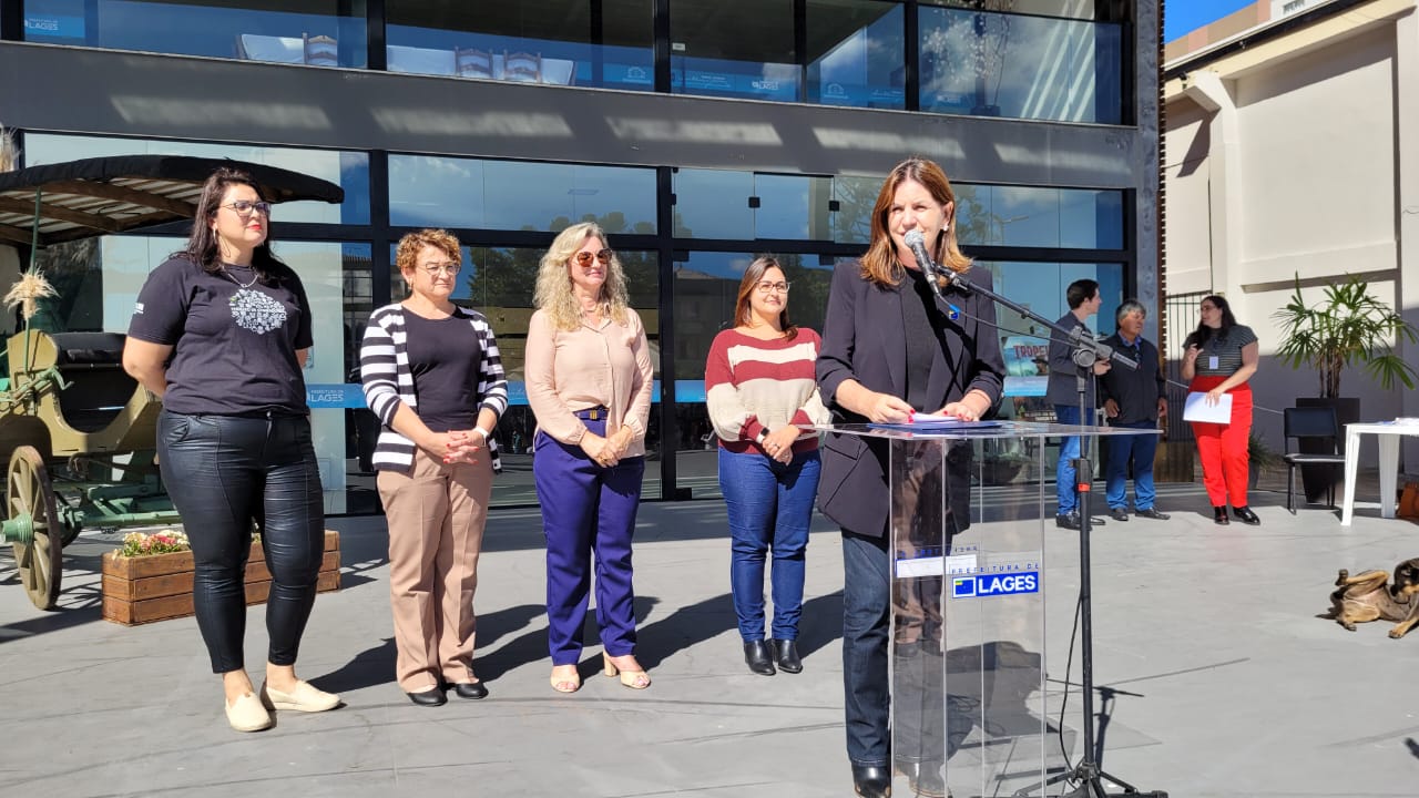 Prefeitura de Lages Assistência Social de Lages promoveu evento para população na Praça João Costa sobre Leão Solidário