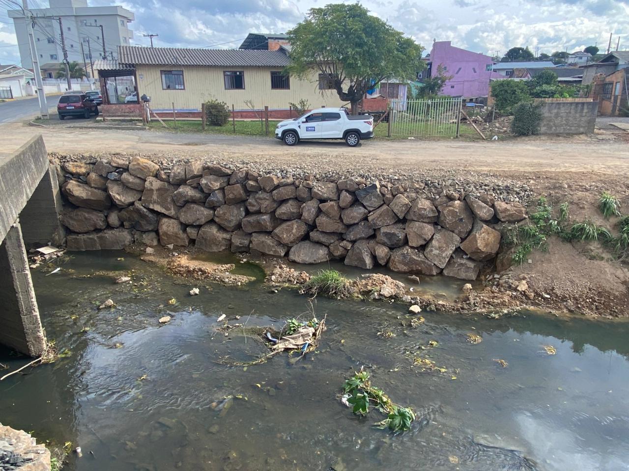 Prefeitura de Lages Prevenção e segurança: bairros Beatriz e São Sebastião recebem contenção de encostas