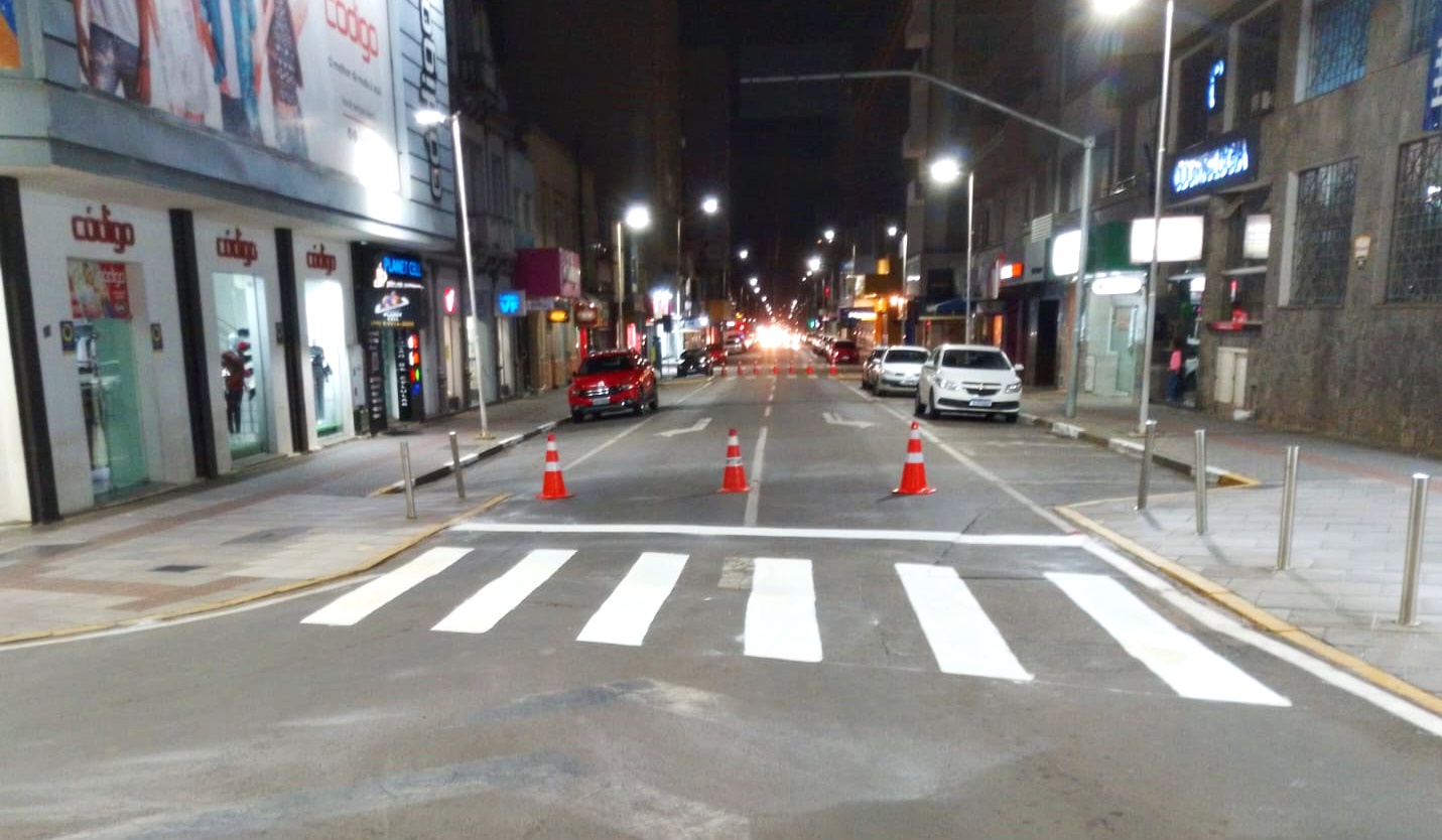 Prefeitura de Lages Prefeitura intensifica a revitalização da sinalização horizontal de trânsito das principais ruas com pavimentação asfáltica da cidade