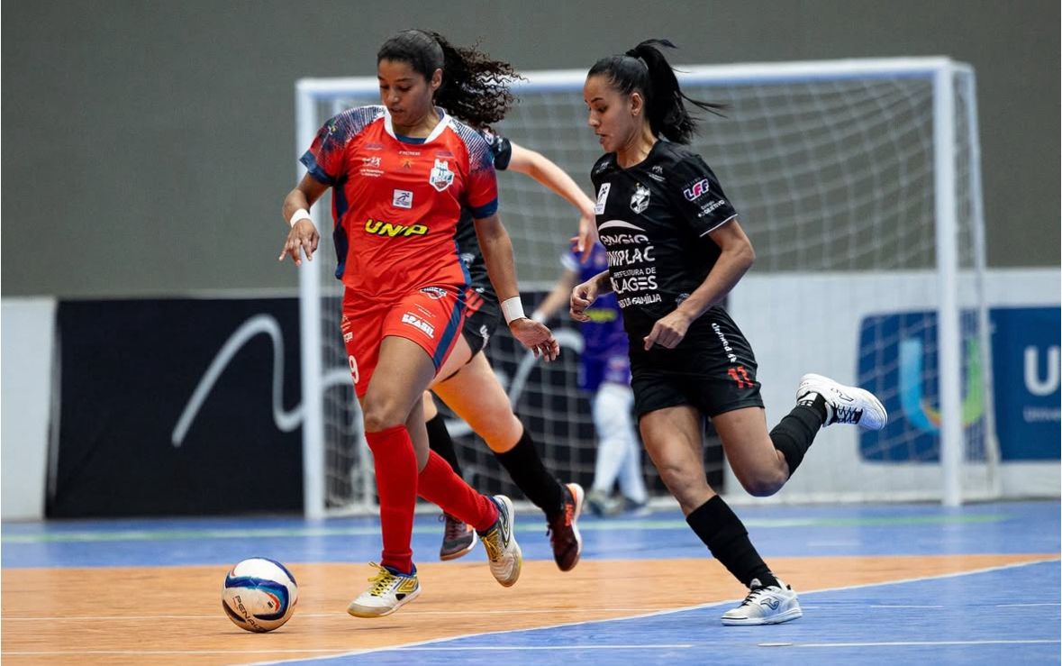 Prefeitura de Lages Leoas da Serra vencem a quarta seguida e seguem na liderança isolada na Liga Feminina de Futsal