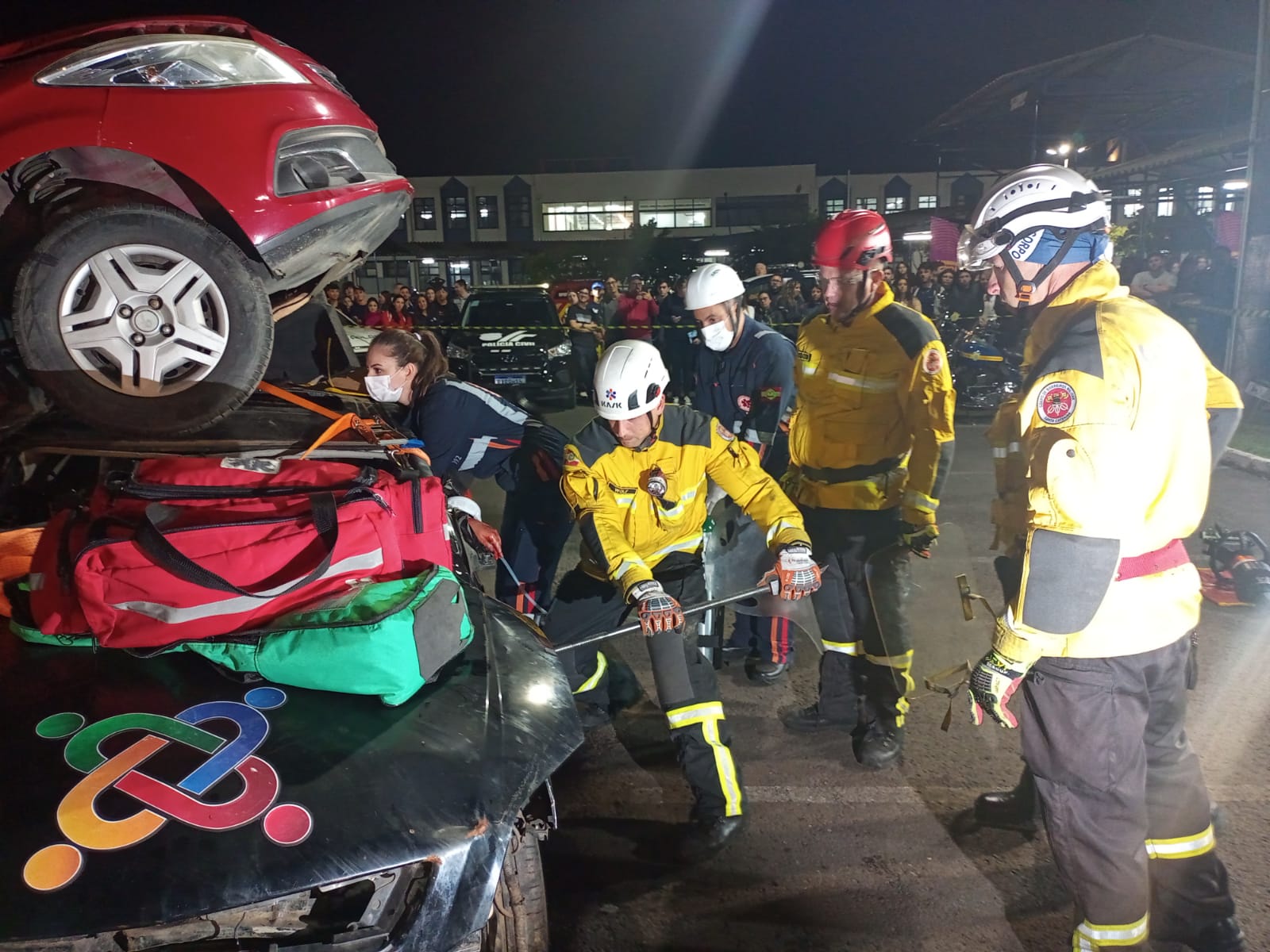 Prefeitura de Lages Campanha Maio Amarelo promove simulado de resgate de vítima em acidente de trânsito