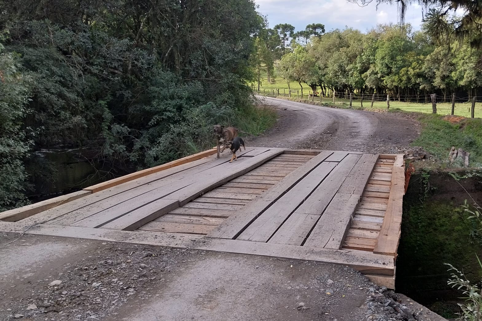 Prefeitura de Lages Parceria da iniciativa privada com Prefeitura otimiza realização de obras no interior