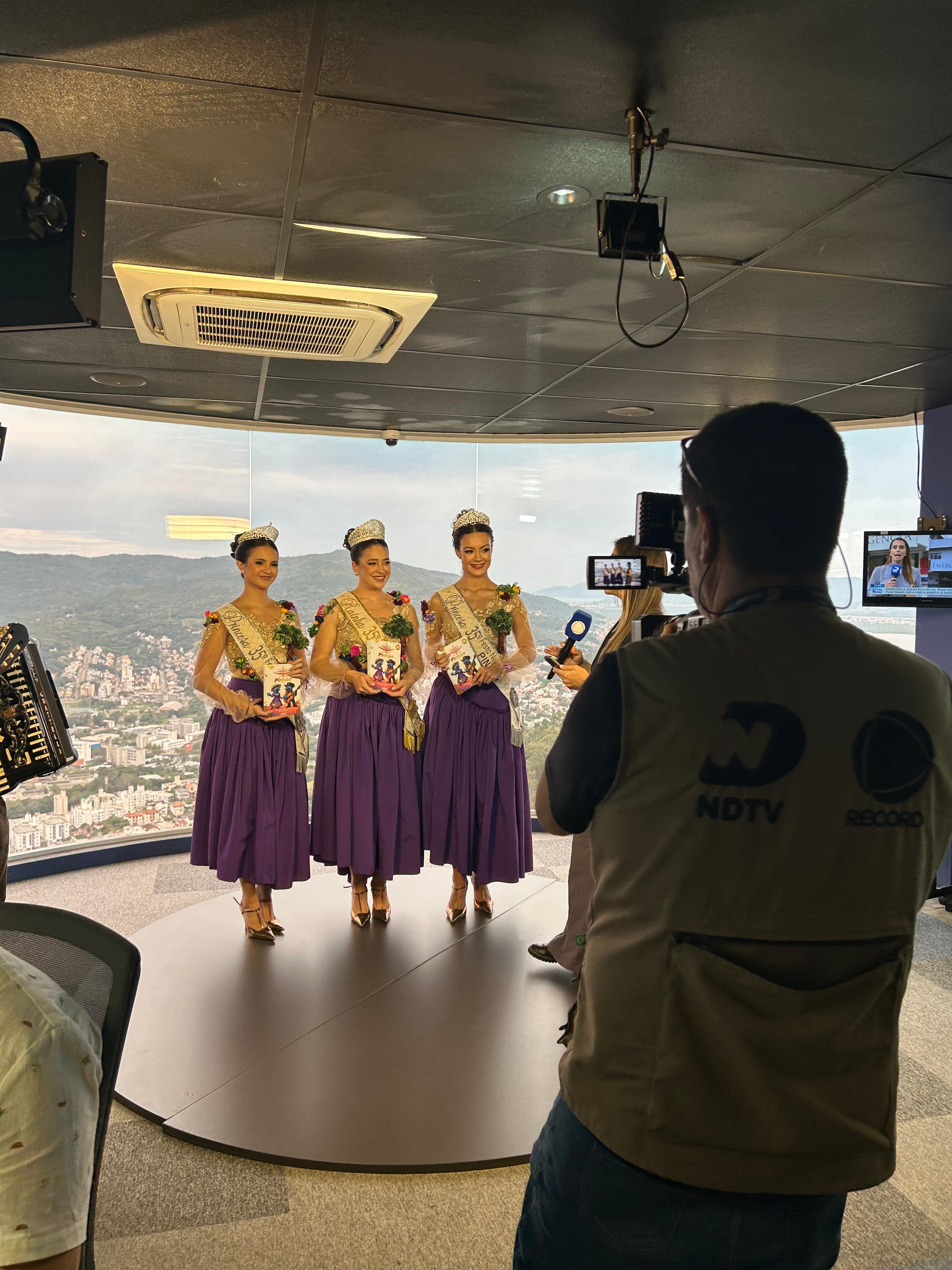 Prefeitura de Lages Comitiva da 35ª Festa Nacional do Pinhão cumpre agenda de divulgação na capital catarinense