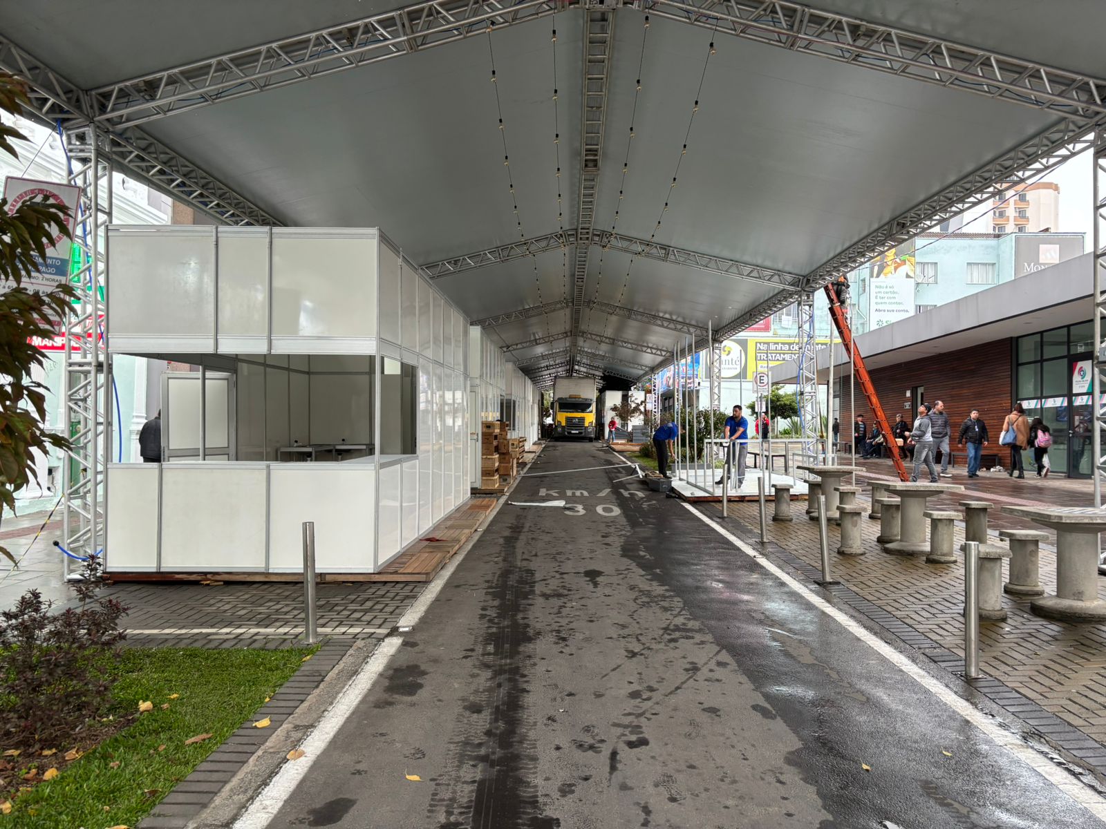 Prefeitura de Lages Preços das bebidas e comidas dos estandes gastronômicos da 35ª Festa Nacional do Pinhão são definidos em reunião com entidades filantrópicas