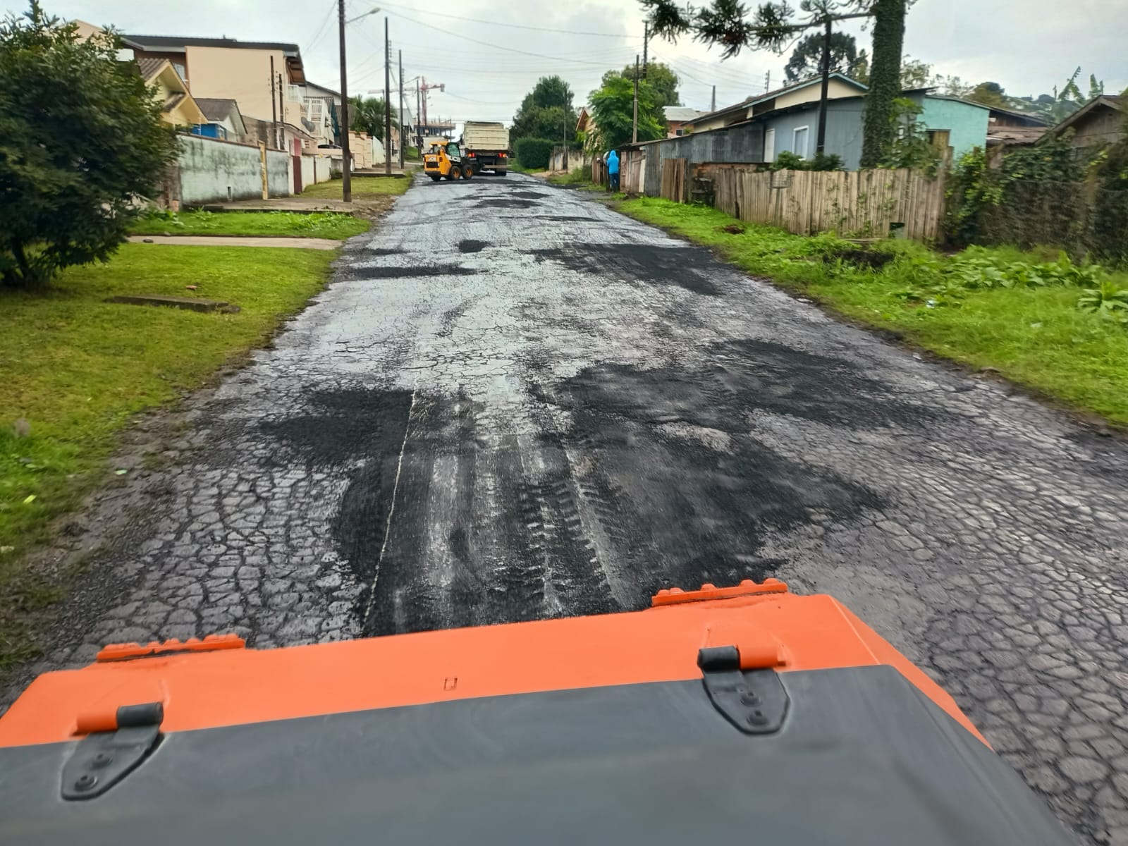 Prefeitura de Lages Operação tapa-buraco já utilizou 2.500 toneladas de massa asfáltica em toda a cidade