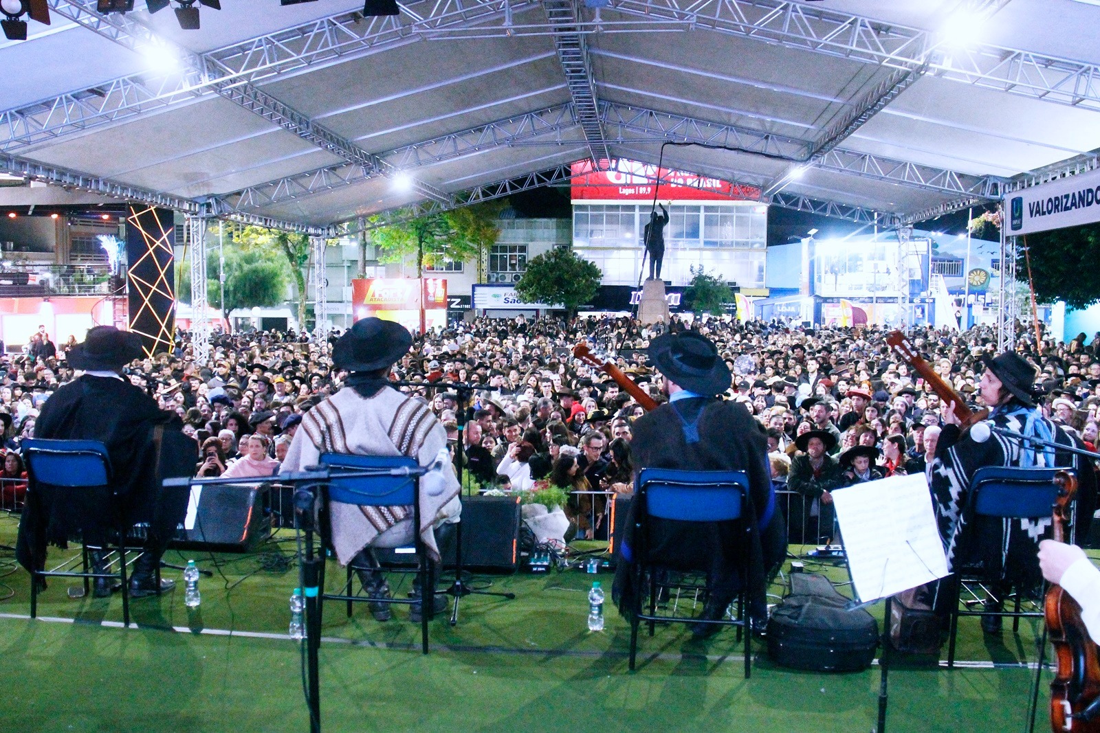 Prefeitura de Lages Primeiro final de semana da Festa Nacional do Pinhão movimenta Lages com programação intensa neste sábado