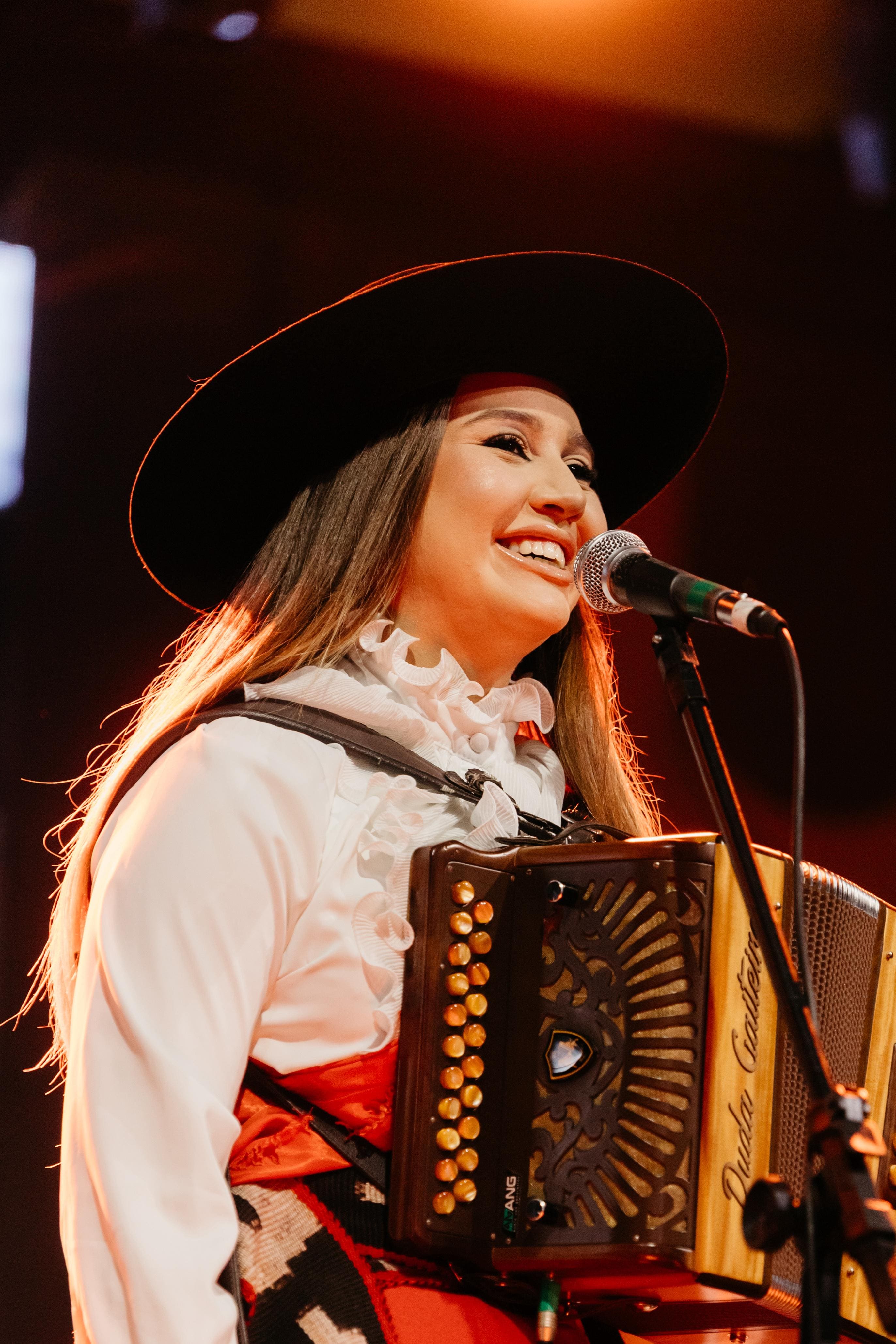 Prefeitura de Lages Público enfrenta baixas temperaturas com animação no sexto dia da 35ª Festa Nacional do Pinhão