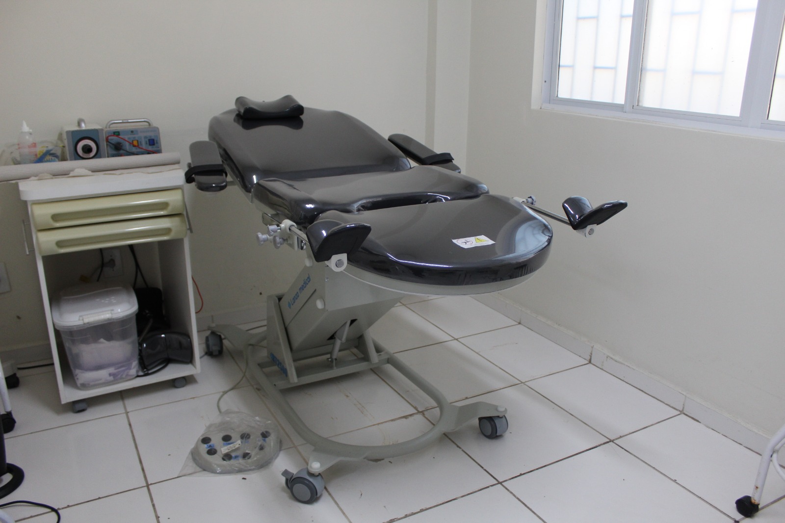 Prefeitura de Lages Prefeitura oferece maca elétrica adaptável para mulheres com deficiência física, promovendo inclusão e acessibilidade nos exames