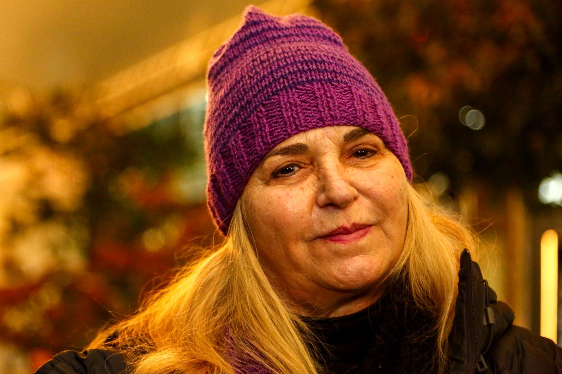 Prefeitura de Lages “Gosto da noite, gosto de música, gosto de gente” - Mirtes, de motorista de Mercedes 1519 “caixa seca” à celebridade e vendedora do memorável bugio, a bebida mais famosa de todos os tempos da Festa Nacional do Pinhão