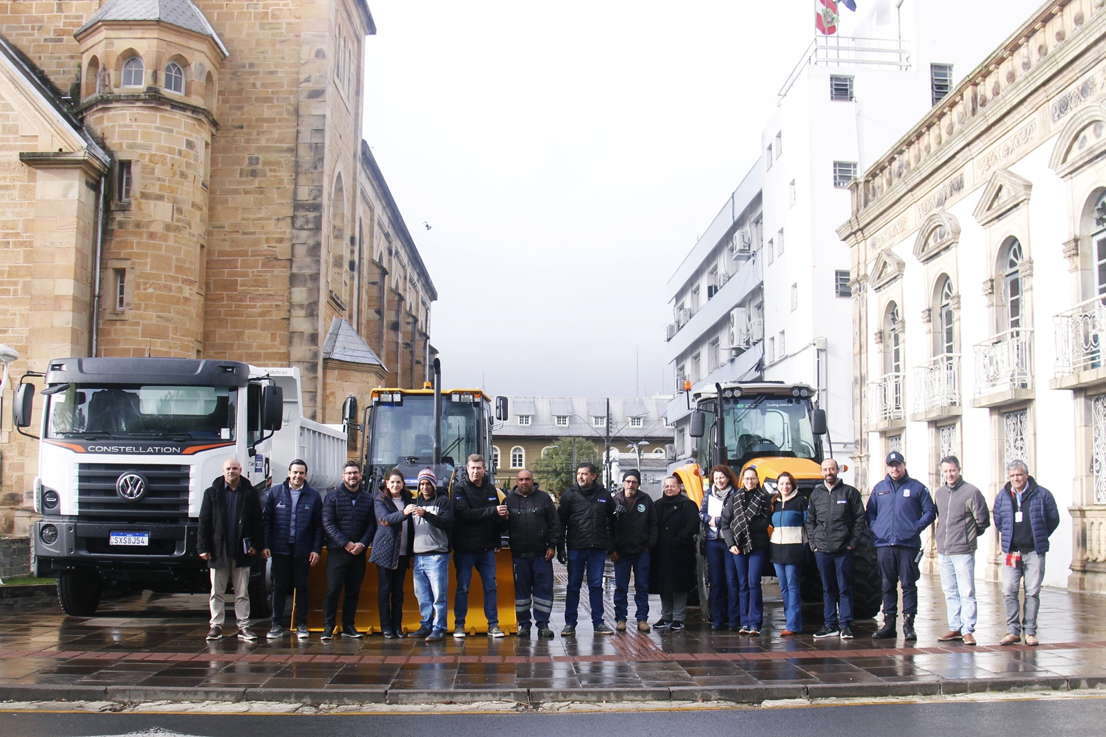 Prefeitura de Lages Secretaria de Agricultura, Pecuária e Pesca recebe três máquinas agrícolas com recursos de emenda parlamentar