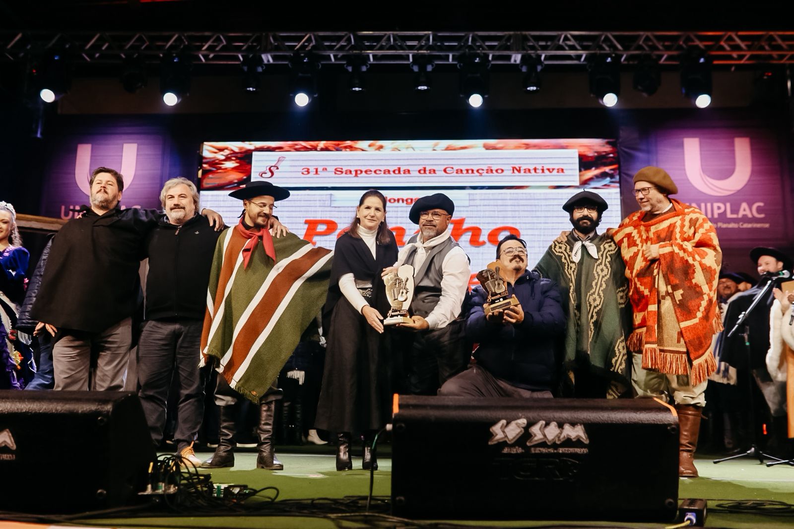 Prefeitura de Lages “Poncho Miliquero”, interpretada por Pirisca Grecco, é a grande campeã da 31ª Sapecada da Canção Nativa